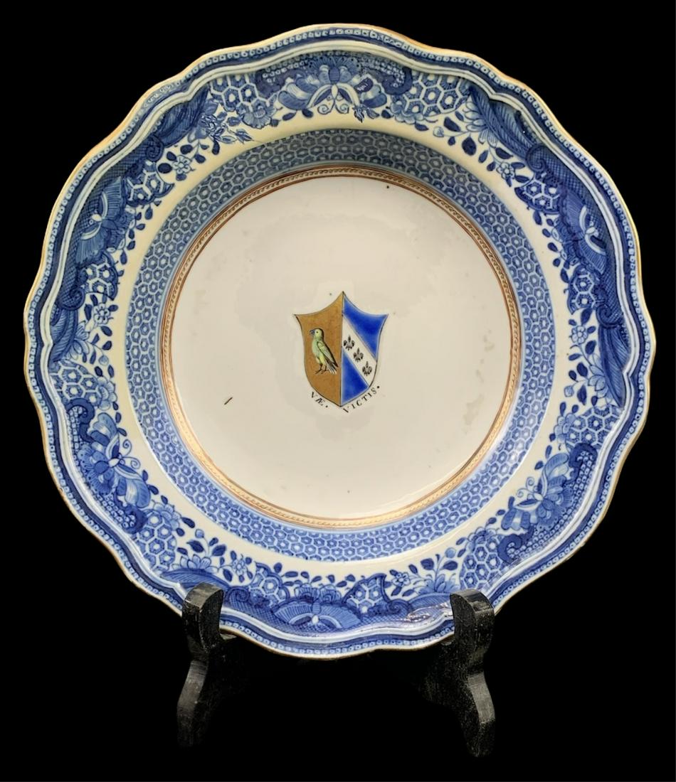 Chinese Armorial Blue And White Charger, Plate: Chinese Armorial Blue And White Charger, Plate. Possibly Chinese Export For Dutch Market. 10 Inches. Depicting A Shield With A Bird, Vae Victus. Hairline Crack.