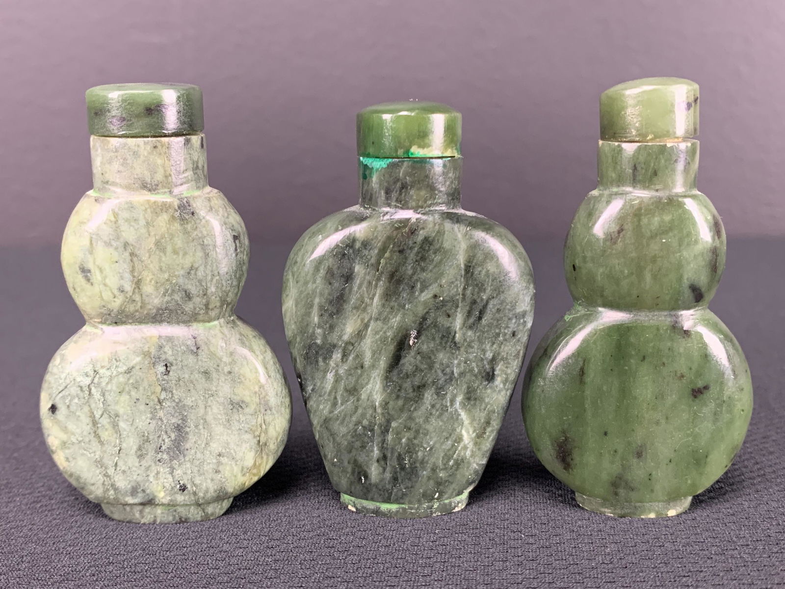 Lot 3 Chinese Green Serpentine Jade Snuff Bottles (1 of 6)