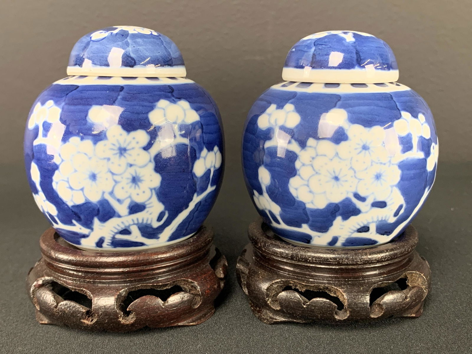 Lot Small Chinese Blue And White Jars With Covers (1 of 6)