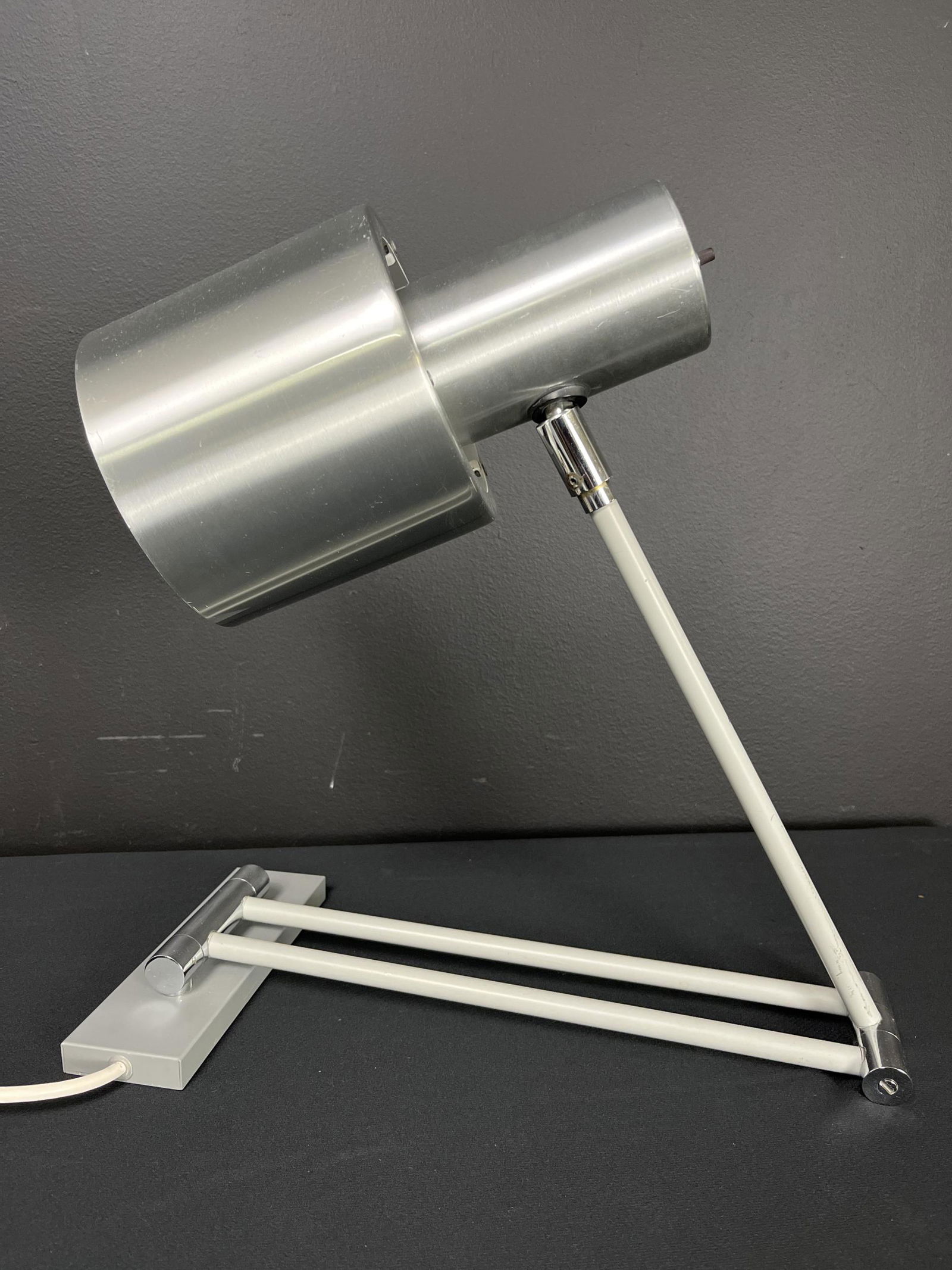 Danish MCM Fog Morup Horisont Lamp: Danish MCM Fog Morup Horisont Lamp. Designed by Jo Hammerborg. Measuring 31 x 9.5 inches fully extended.