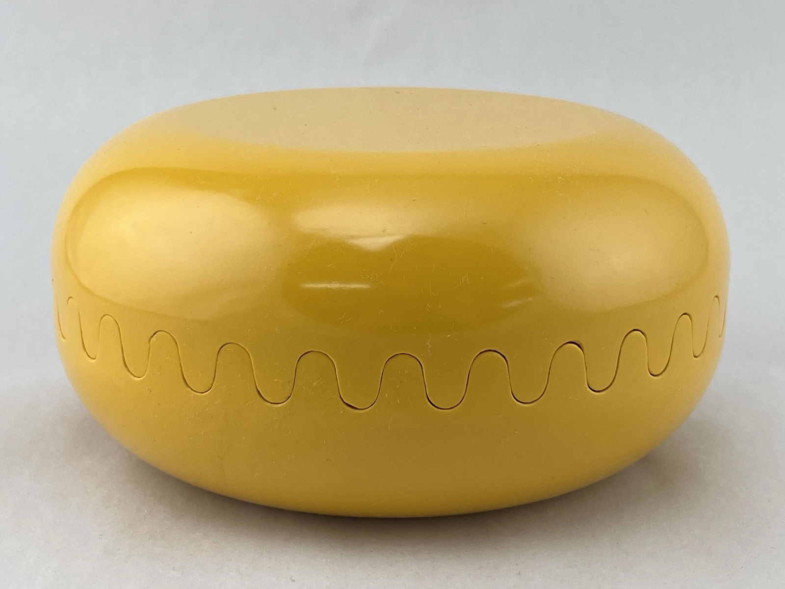 Mebel Clam Melamine Ashtray Italy Alan Fletcher (1 of 5)