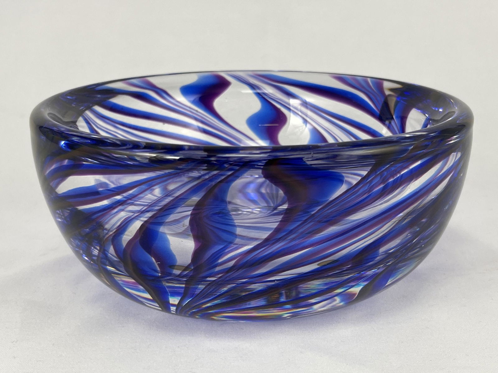 Signed Sigurd Persson Kosta Boda Bowl: Signed Sigurd Persson Kosta Boda Bowl. 7.25 inches diameter x 3 H. Signed on base Kosta 77610 Sig P. Original paper label.