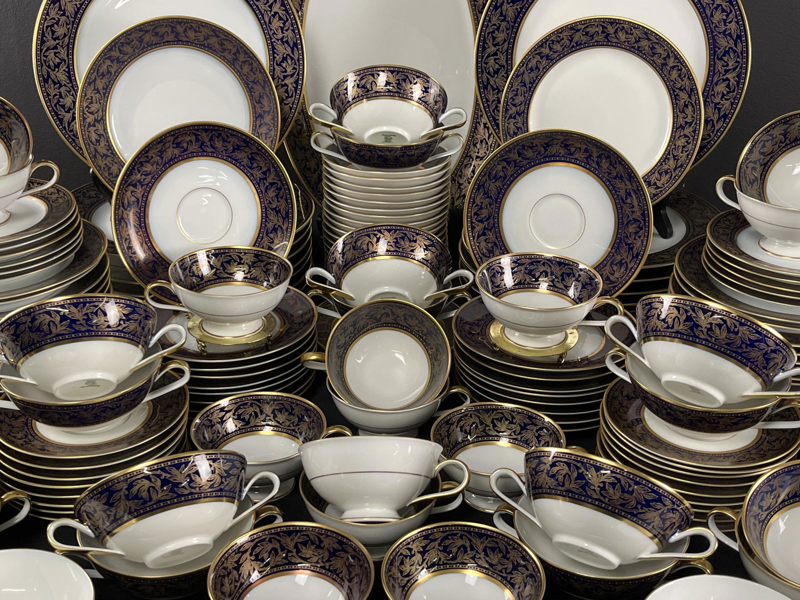 Hutschenreuther Germany Cobalt Gilt Dinner Service (1 of 8)