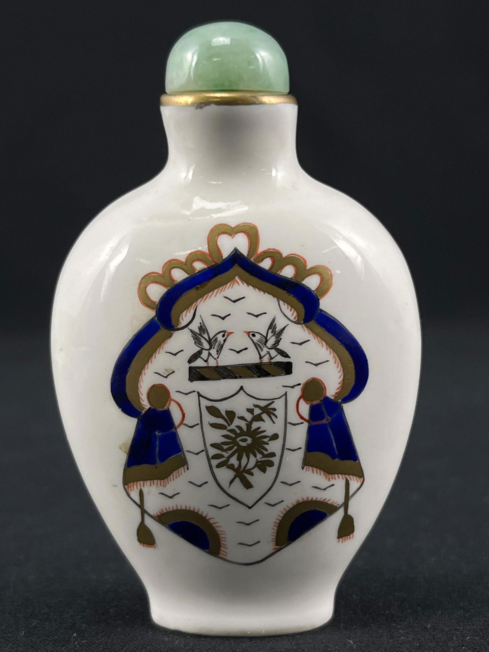 Antique Chinese Armorial Snuff Bottle, Jade (1 of 7)