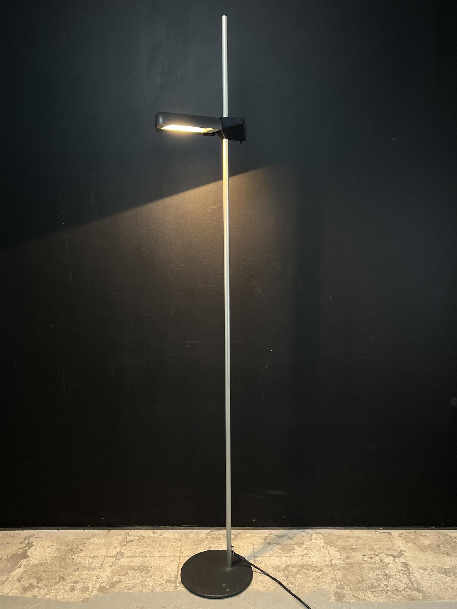 Bis A700 Bruno Gecchelin 1981 Arteluce Floor Lamp: Bis A700 Bruno Gecchelin 1981 Arteluce Halogen Floor Lamp. 80 Inches H