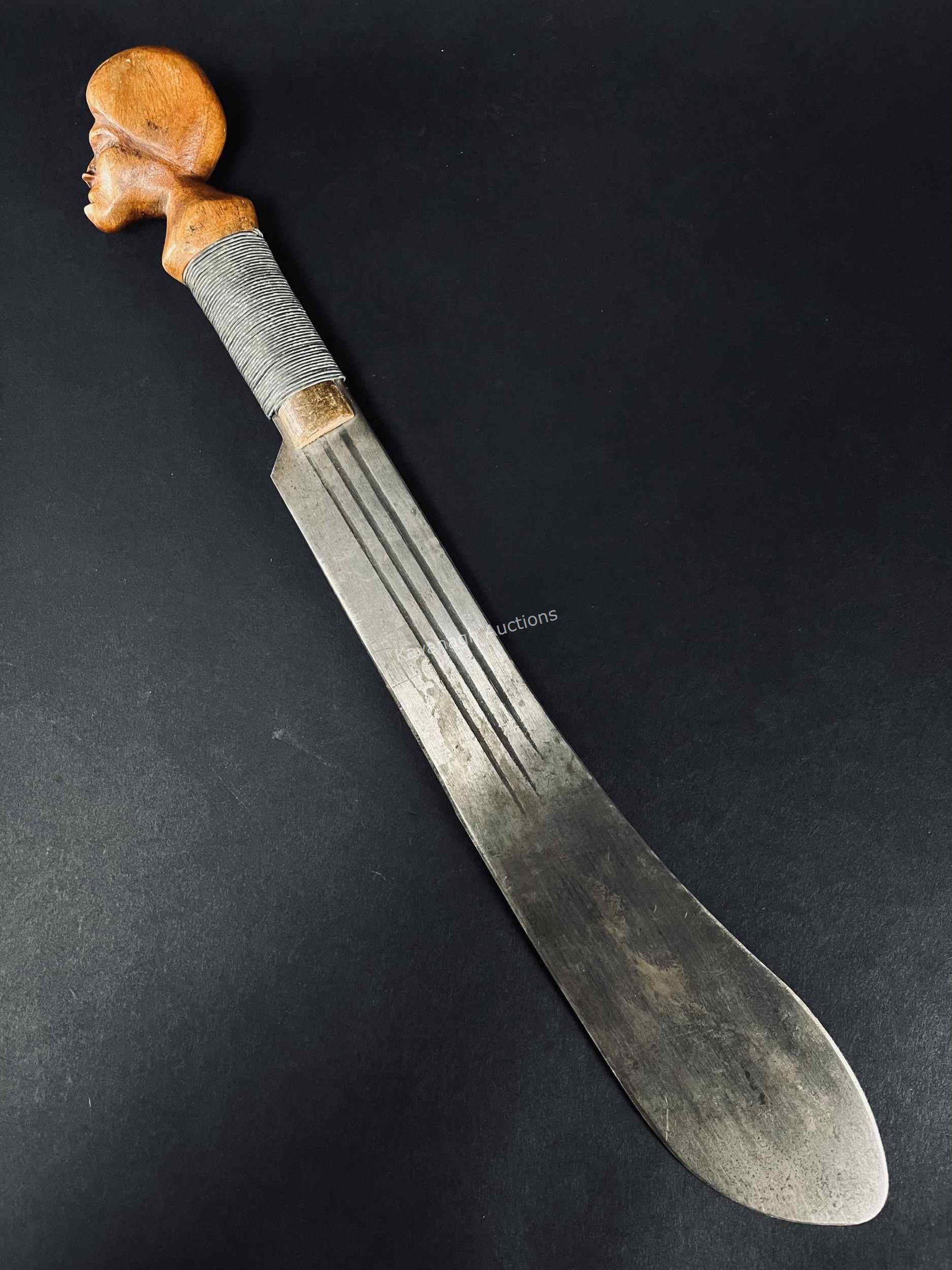 Robert Mole and Sons Machete, Carved Handle: Vintage Robert Mole and Sons Machete, Carved Handle. Machete measures 21 inches L, wood handle measures 6.75 inches L.
