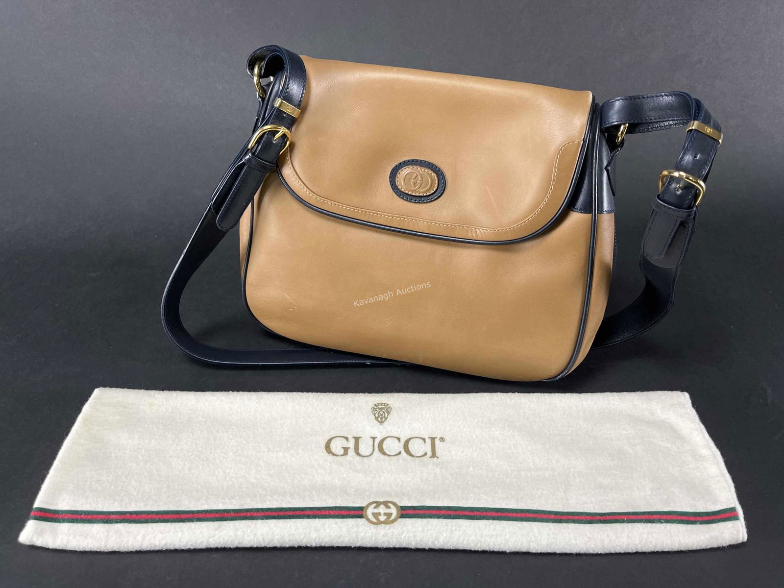 Vintage Gucci Tan And Navy Purse: Vintage Gucci Tan And Navy Purse. With Certificate Of Authenticity And Dust Bag. 13 X 8 Inches, Strap Length Approximately 40 Inches. This Lot Has Been Re-listed As It Was Purchased By A Fraudulent Bi