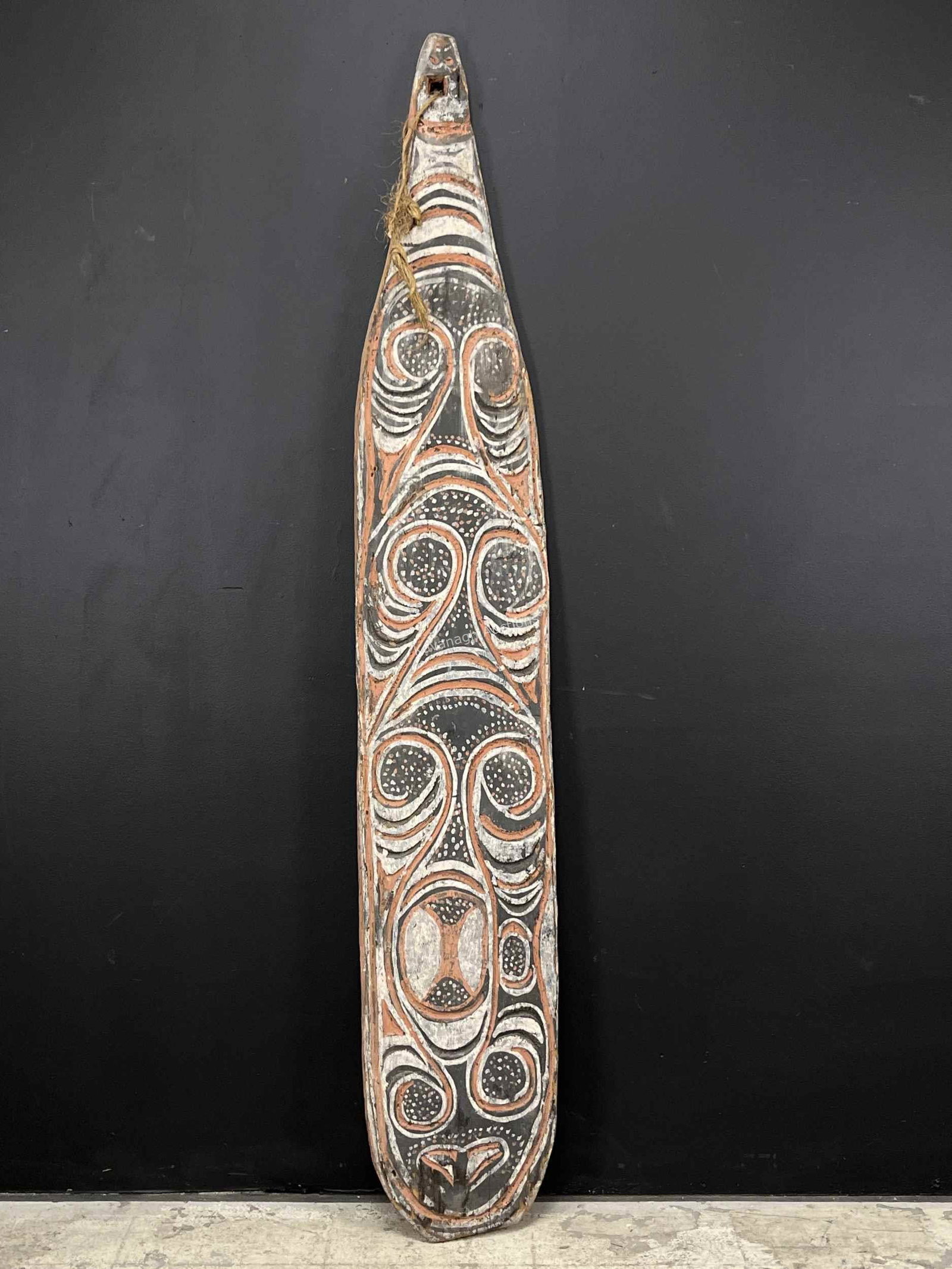 Papua New Guinea Ambunti Mountain War Shield: Papua New Guinea Ambunti Mountain Region War Shield. 69 inches H.