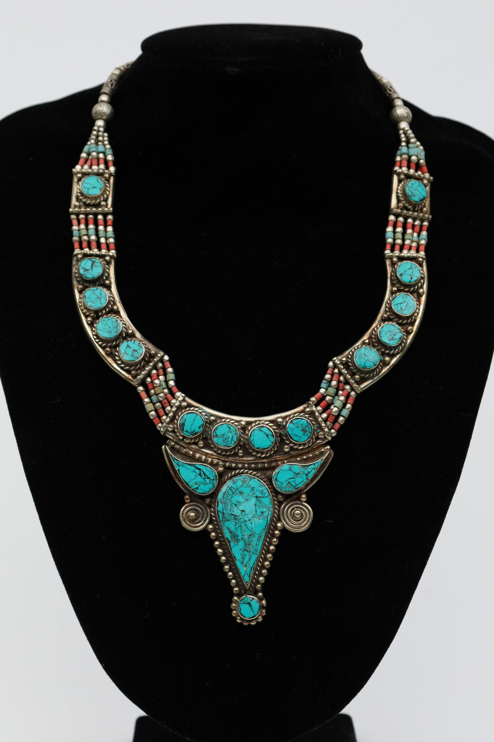 Tibet / Nepal Turquoise And Silver Necklace: Tibet / Nepal Turquoise And Silver Necklace. Approximately 18 Inches Diameter.
