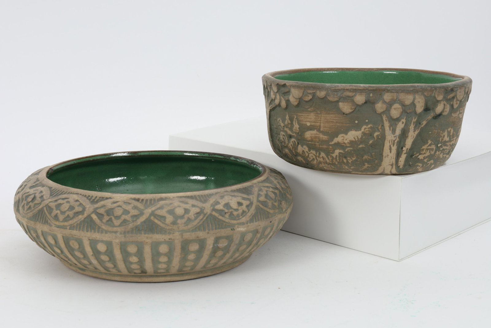Lot of 2 Red Wing Brushware Pottery Bowls: Lot of 2 Red Wing Brushware Pottery Bowls. 6.5 x 3 inches H, 8.5 x 3 inches H. Unsigned.
