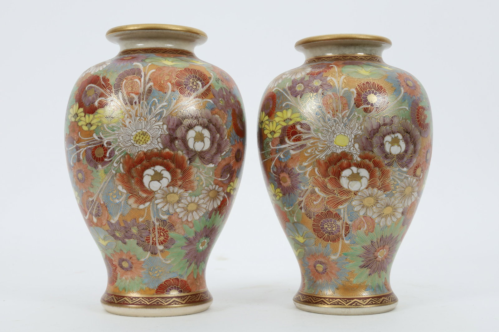 Antique Pair Japanese Satsuma Mille Fleurs Vases: Antique Near Pair Of Japanese Satsuma Mille Fleurs Vases. Beautifully Painted With An Array Of Mille Fleurs Decoration (Thousand Flowers). Beautifully Gilded Tops And Borders On A Fine Earthenware Cra