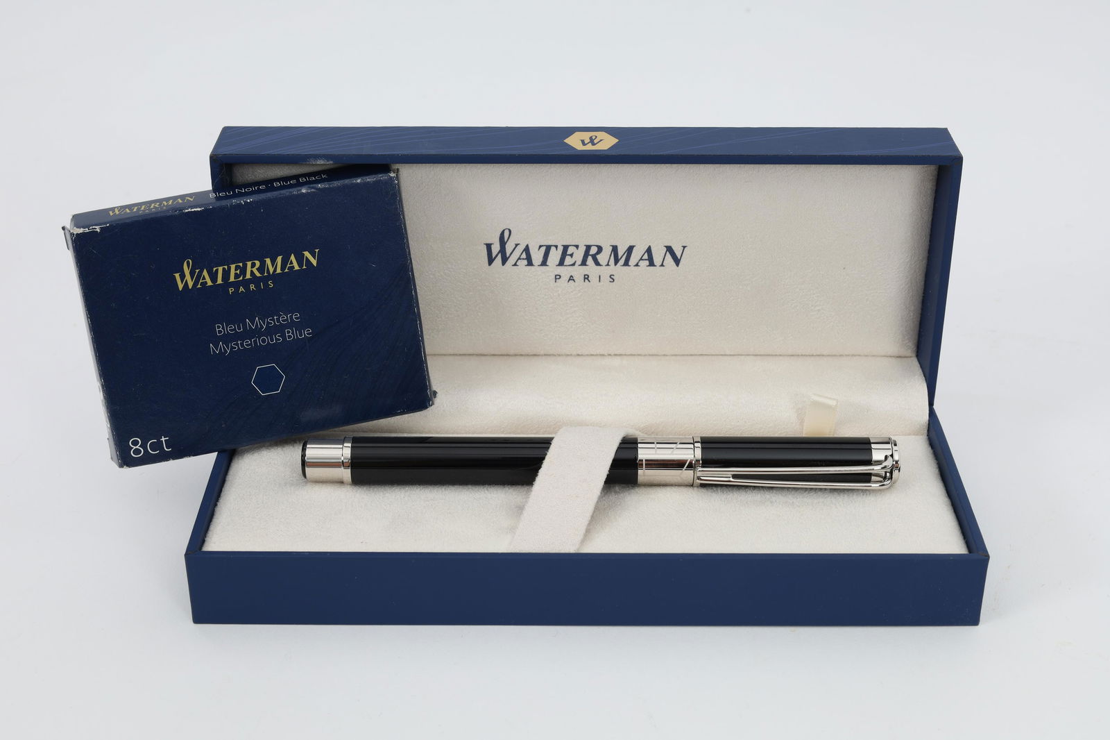 Waterman Paris Black Perspective Fountain Pen: Waterman Paris Black Perspective Fountain Pen. Comes with extra ink . Box measures 7 x 2.5 x 1.5 inches