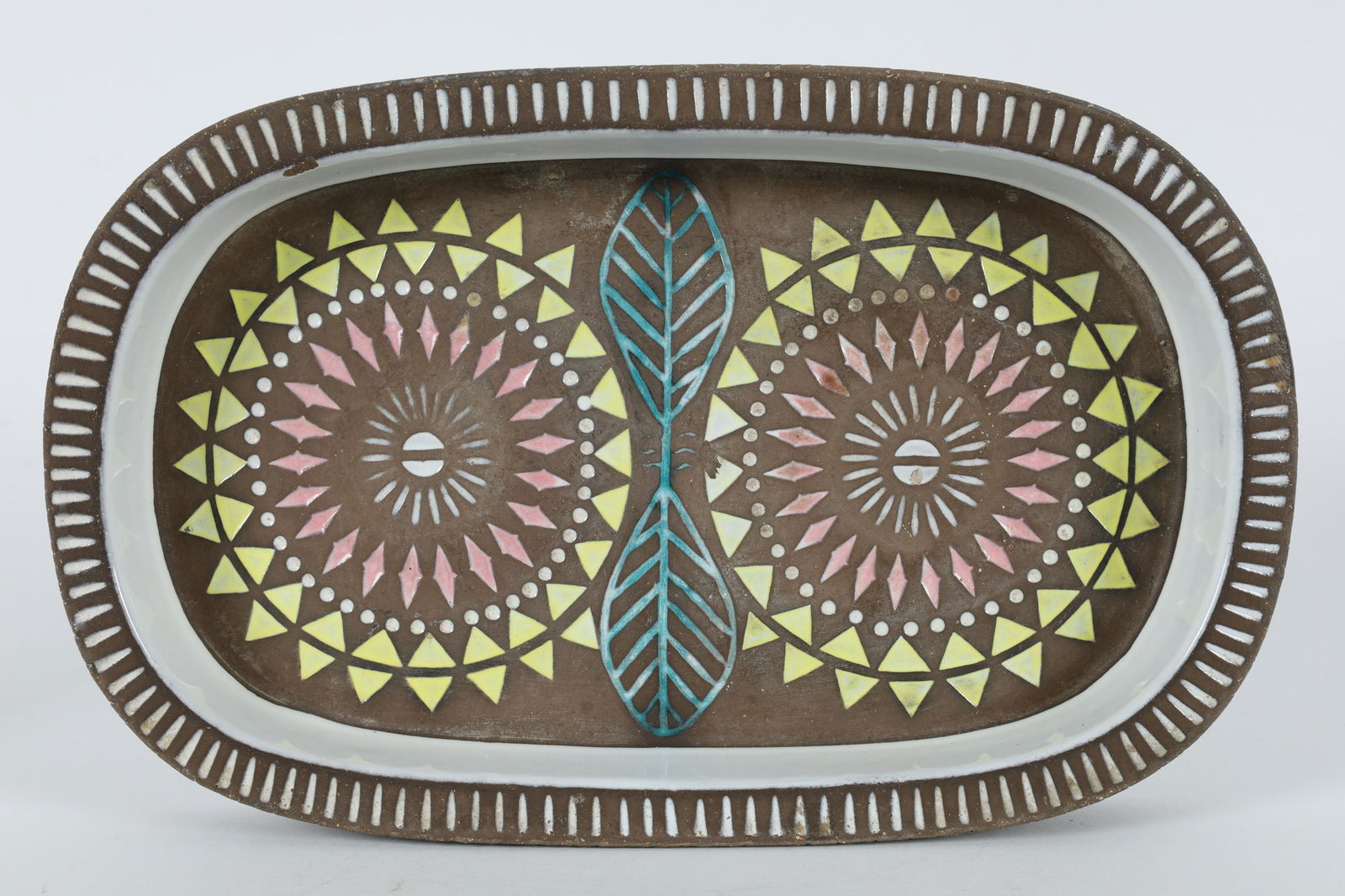 Upsala Ekeby MCM Swedish Pottery Dish Simmulson: Upsala Ekeby Mid Century Modern Swedish Pottery Dish Mari Simmulson. 10.25 x 6.25 x 1.5 inches H. Some chips to edges, loss to enamel. Please see photos.