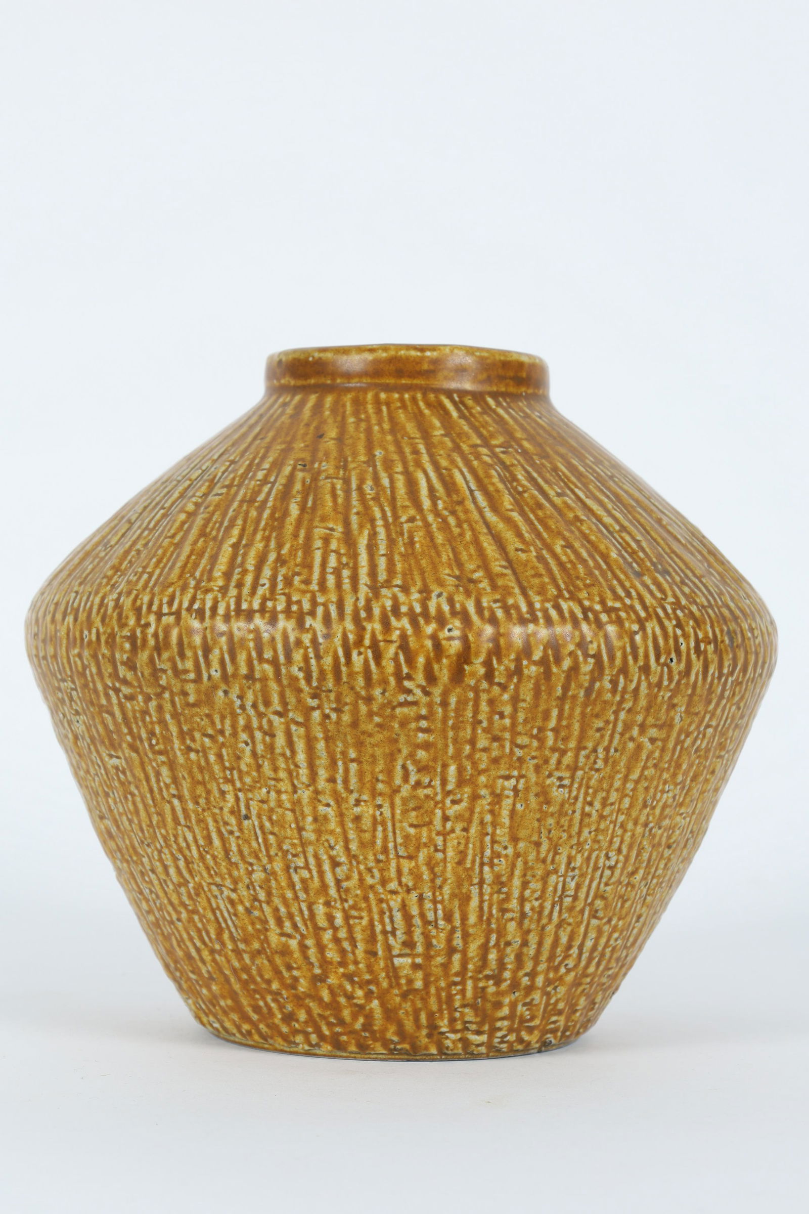 MCM 1950s Gunnar Nylund Nymolle Denmark Vase: 1950s Mid Century Modern Gunnar Nylund for Nymolle Denmark Vase. 7 inches H, stamped on base.