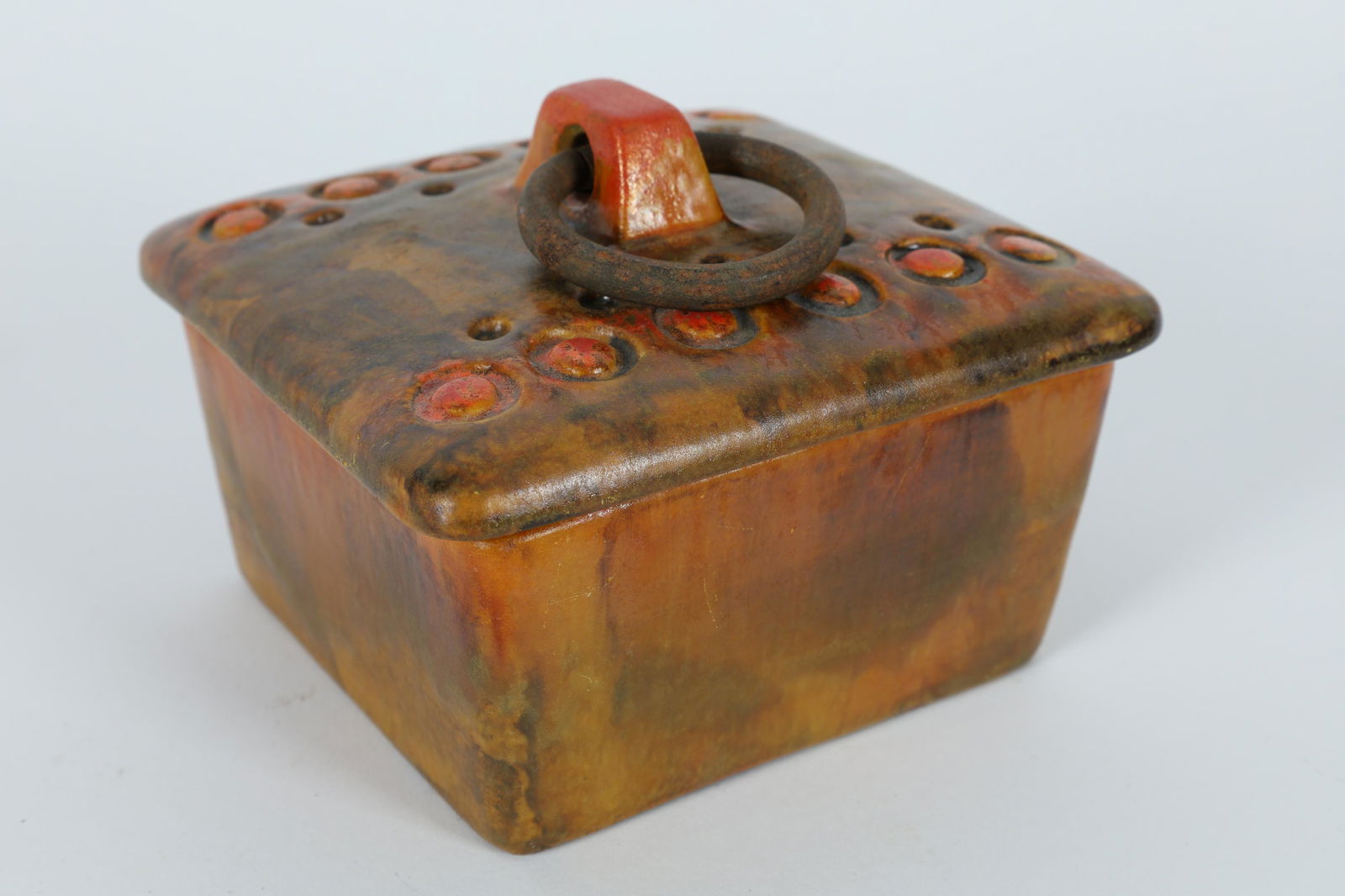 Mid Century Alvino Bagni Small Box for Raymor: Mid Century Alvino Bagni Small Box for Raymor. Marked Italy on base. 5 x 5 x 3 inches H.