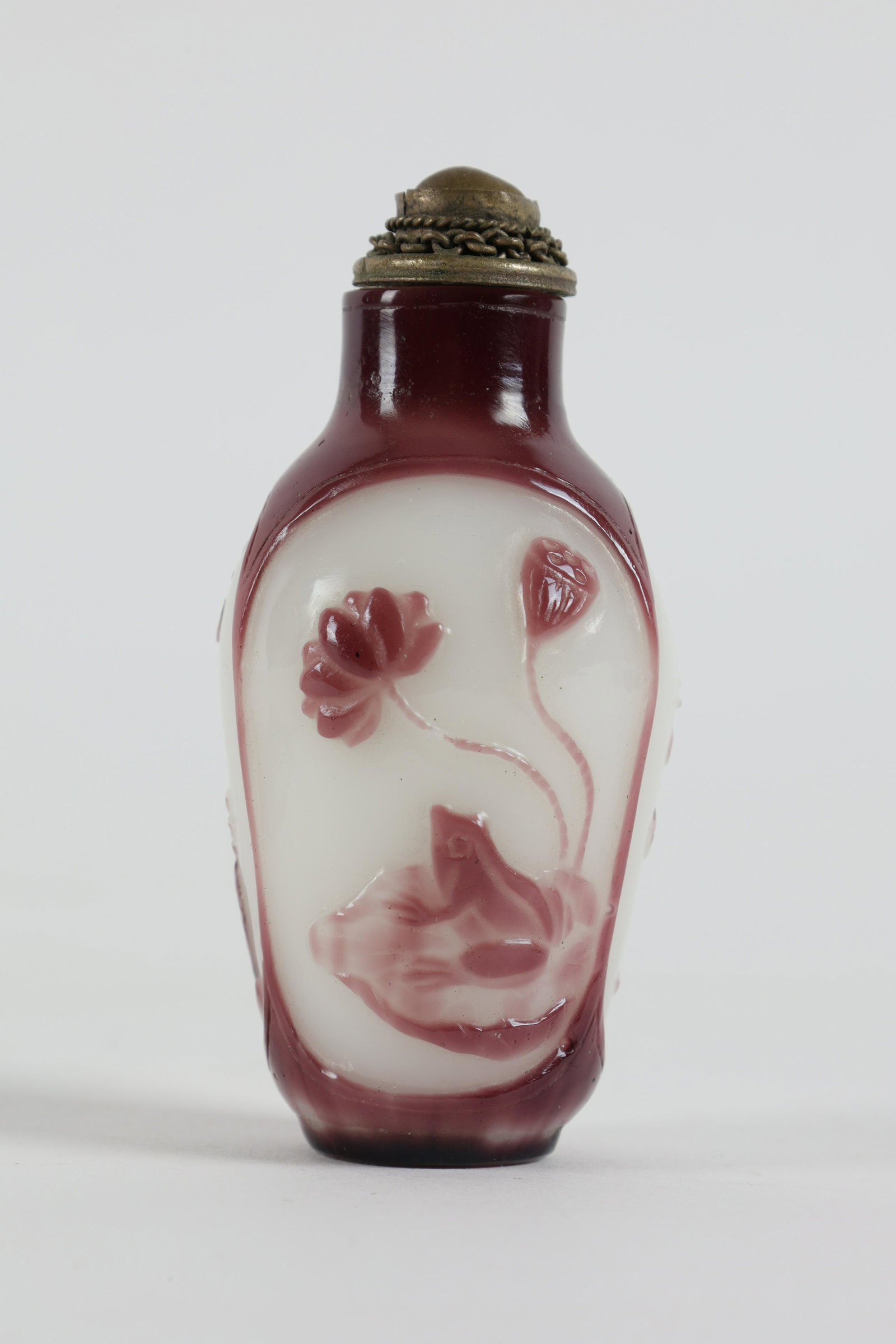 Antique Chinese Peking Glass Frog Snuff Bottle: Antique Chinese Peking Glass Frog Snuff Bottle. Measures 2.5 inches L.