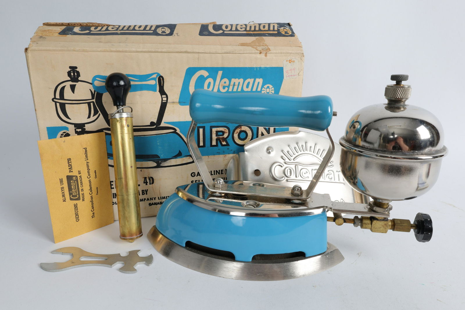 Rare Vintage Coleman Iron 4D in Original Box (1 of 5)