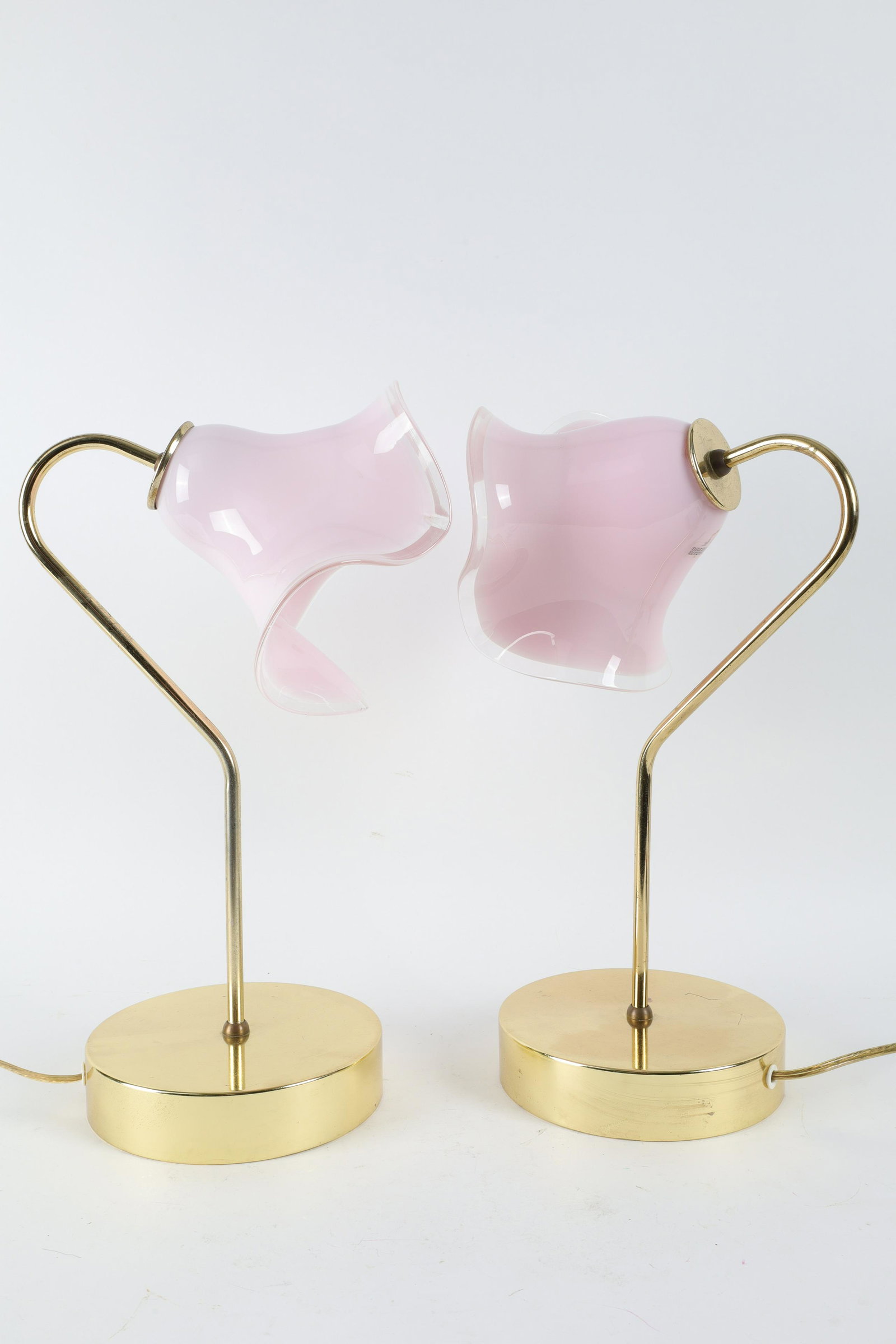 1980s Brass Vetri Murano Art Glass Flower Lamps: Pair 1980s Brass and Vetri Murano Art Glass Flower Lamps. Measuring 16 inches H x 10 W.