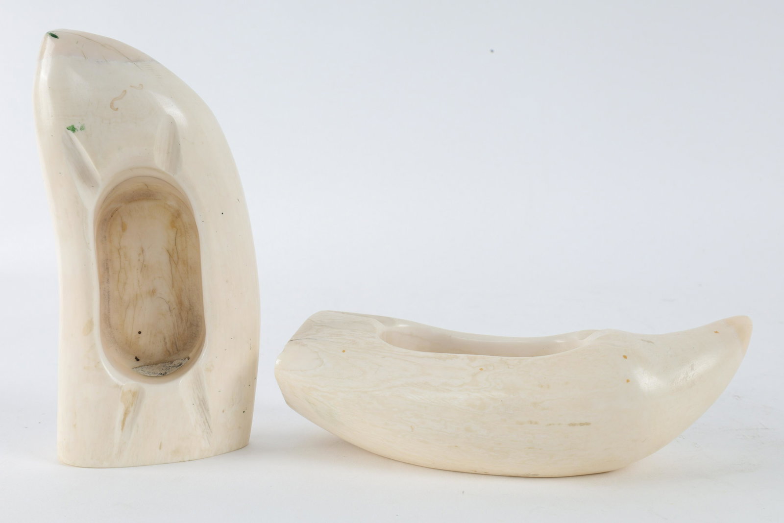 Lot of 2 Carved Sperm Whale Teeth Tooth Ashtrays: Lot of 2 Carved Sperm Whale Teeth Tooth Ashtrays. Measuring 6 x 2.5 x 1.75 inches H, 5.5 x 2.75 x 2 inches H.