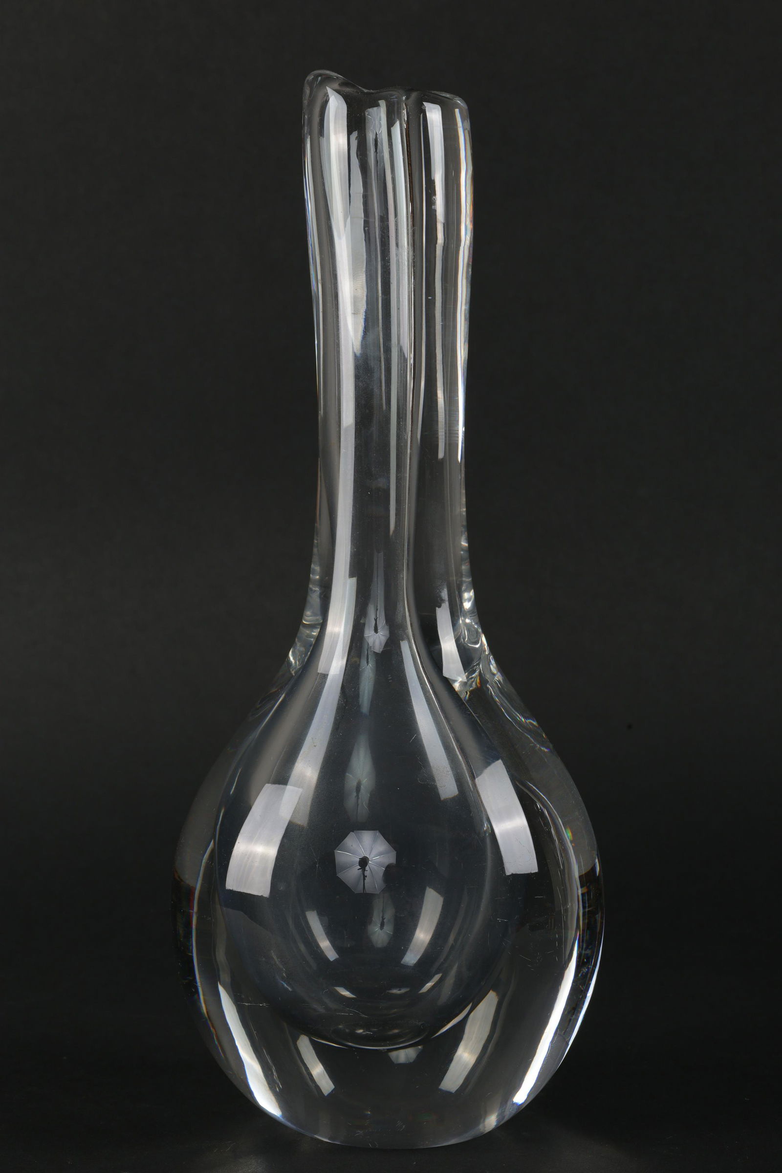 Kosta Boda Swedish Art Glass Goran Warff Vase: Kosta Boda Swedish art glass hand blown vase in the Raindrop pattern by Goran Warff, marked on base Kosta Boda 47801 Warff. 10 inches H.