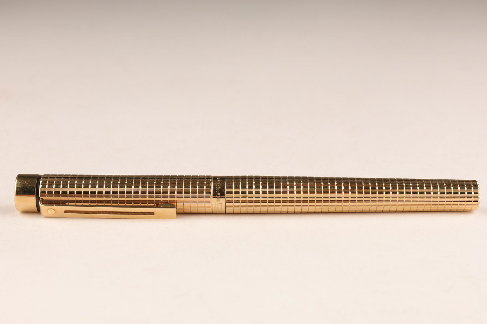 Vintage Sheaffer Gold Plated Fountain Pen 14K Nib: Vintage Sheaffer Gold Plated Fountain Pen 14K Nib. Square pattern cap and barrel. 5.25 inches L, untested.