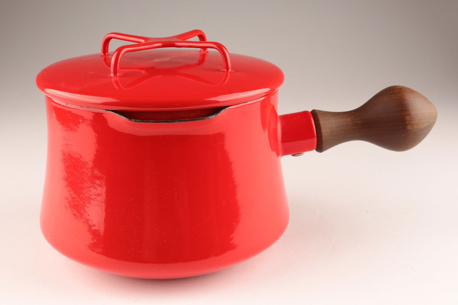 Vintage 1960s Dansk Kobenstyle Red Chili Quart Pot: Vintage 1960s Dansk Kobenstyle Red Chili Quart Pot. Stamped Dansk Designs France and IHQ (Jens Quistgaard designer mark) on base. Lid can be used as a trivet. 10 inches L including wooden handle x 5.5