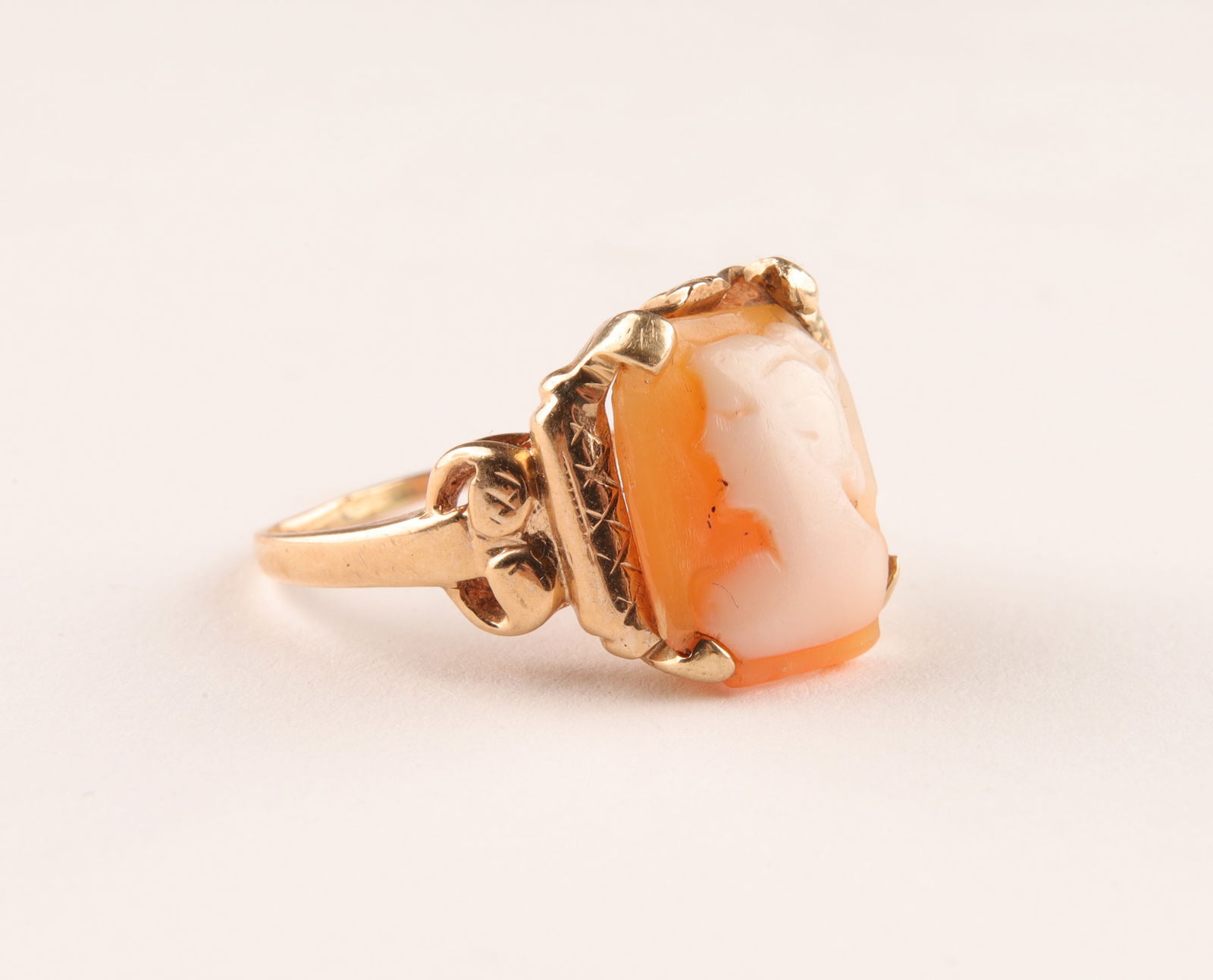 Vintage 14K Gold Carved Shell Cameo Ring (1 of 7)