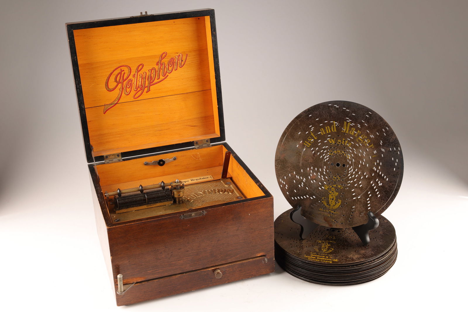 Antique Polyphon Disc Music Box and 20 Discs (1 of 10)