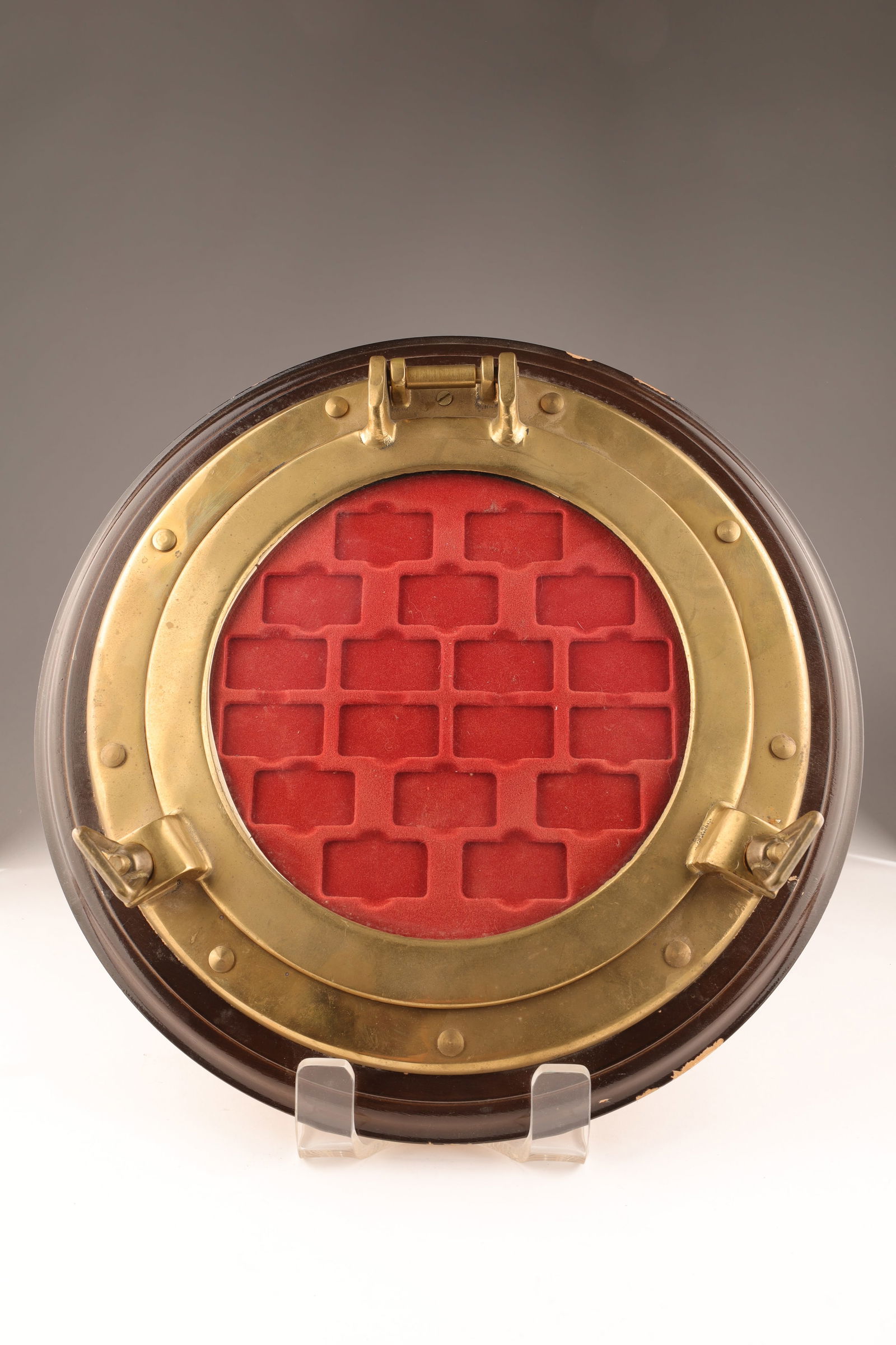Vintage Nautical Brass Porthole Display Case (1 of 5)