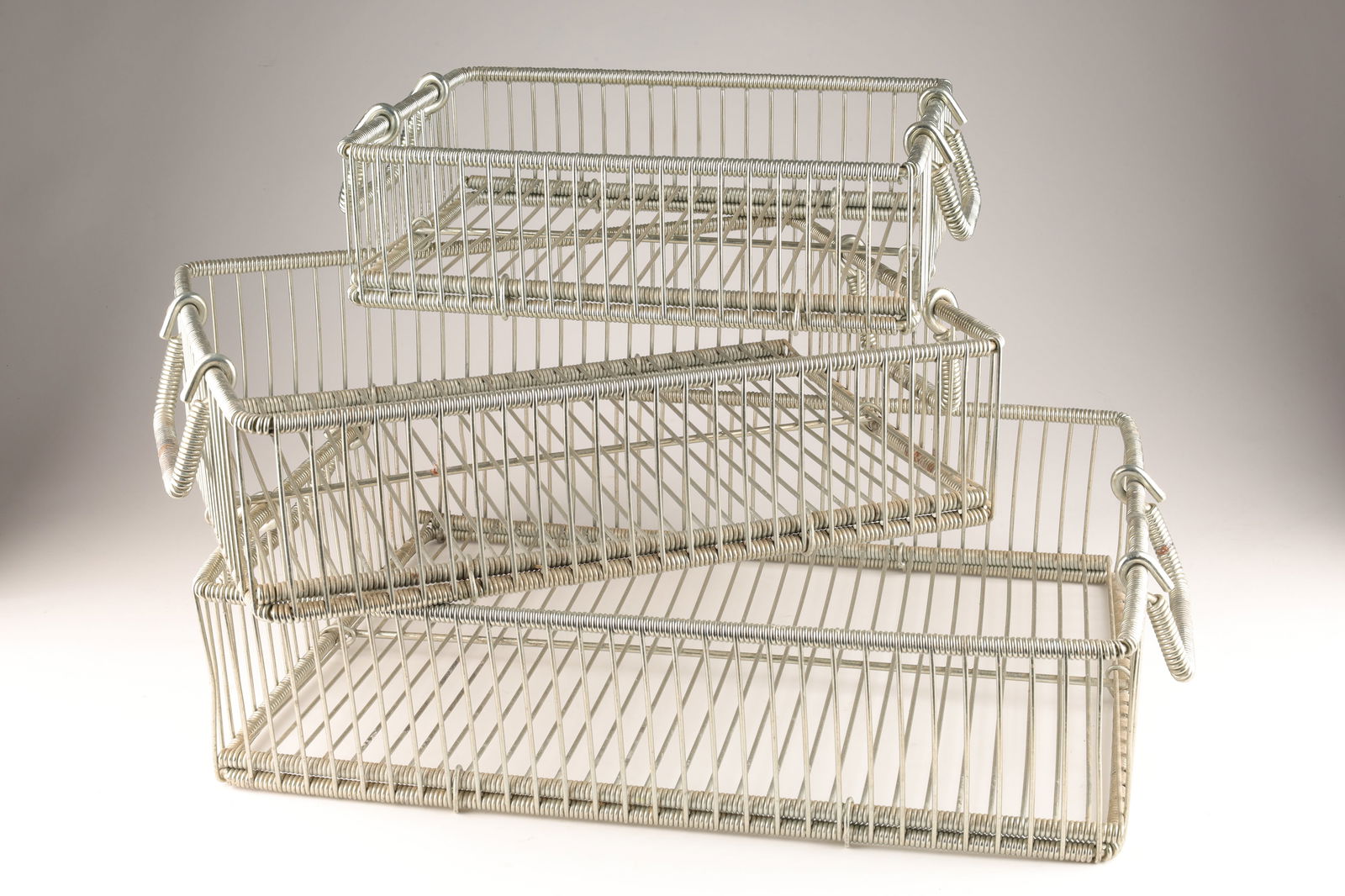 Set of 3 Vintage Wire Decorative Baskets: Set of 3 Vintage Wire Decorative Baskets. Largest measures 18 x 13 x 5 inches H excluding handles.