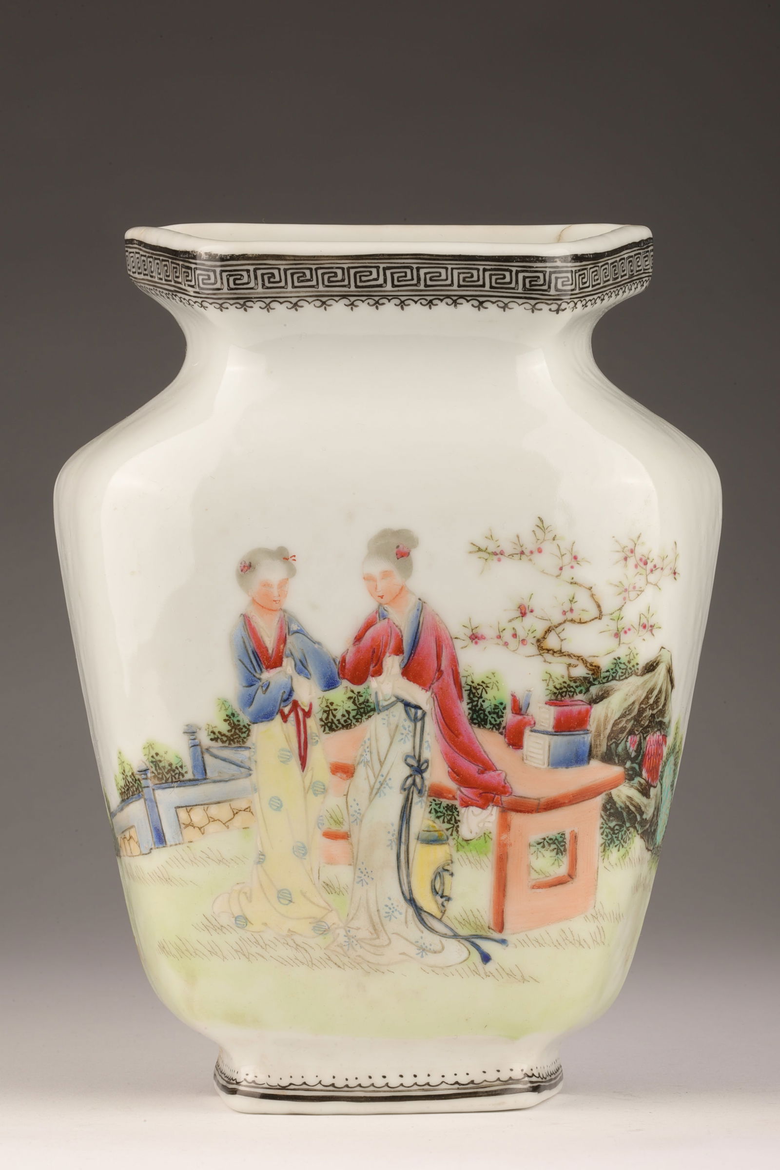 Fine Chinese Porcelain Hand Painted Wall Pocket (1 of 10)