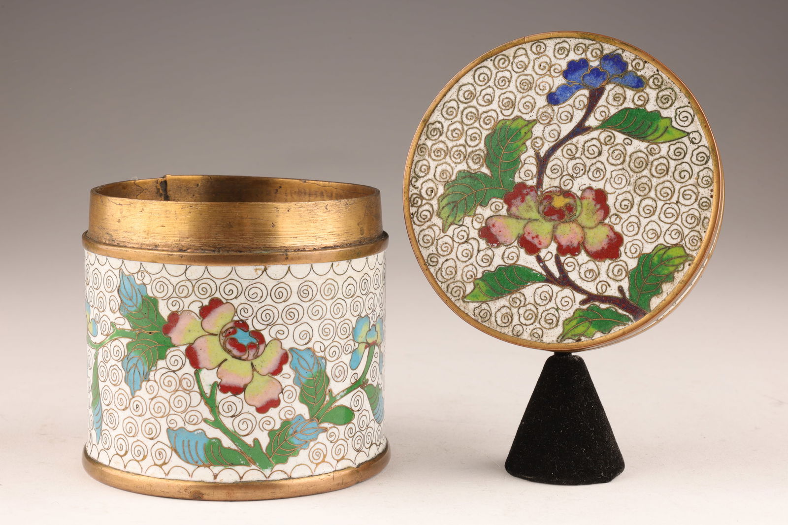 Chinese White Cloisonne Covered Round Box (1 of 7)