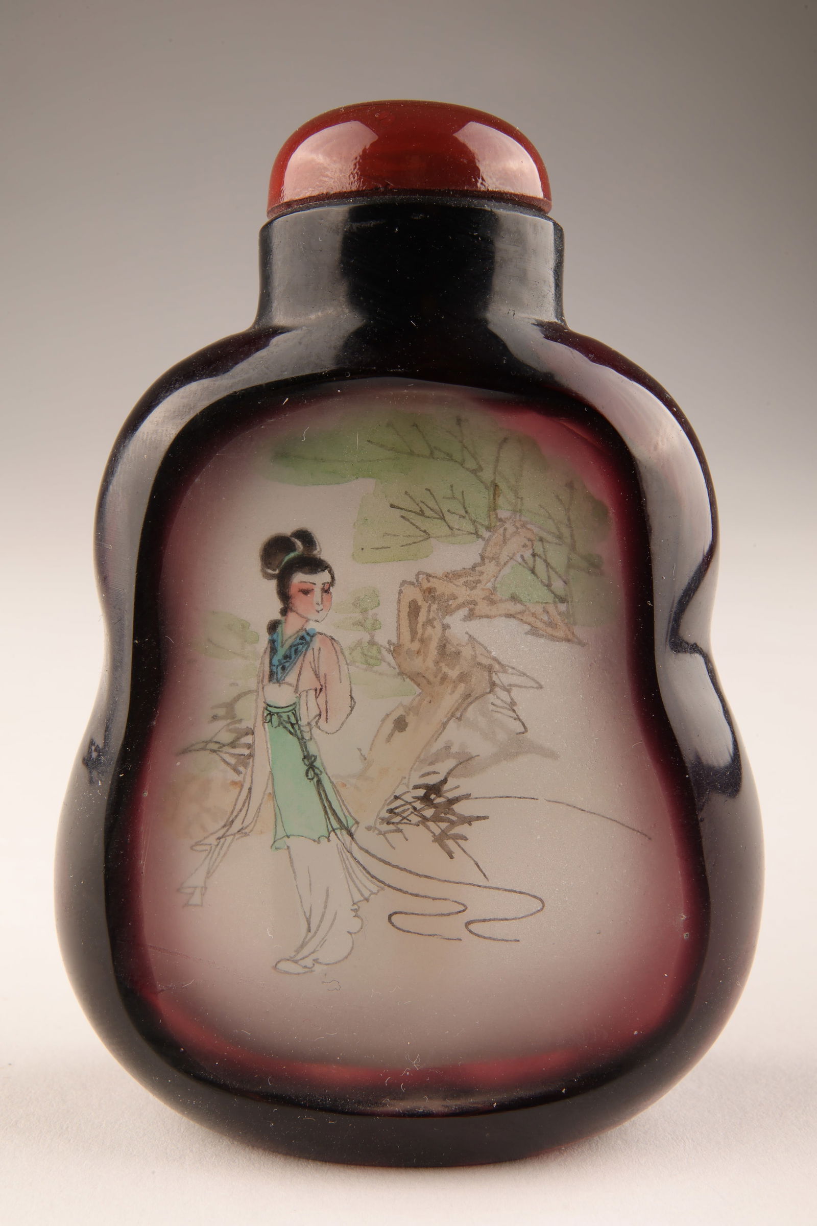 Chinese Cameo Glass Reverse Painted Snuff Bottle (1 of 7)