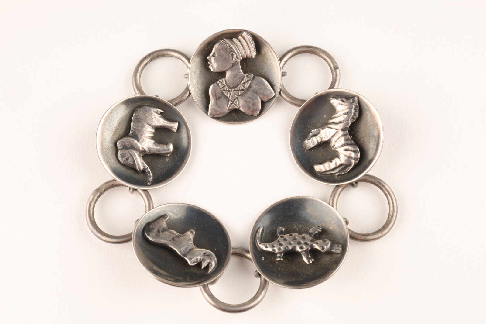 Rare Haglund Sweden Sterling South Africa Bracelet: Rare Lennart Haglund Sweden Sterling South Africa Bracelet, each link with a different animal or bust. 7 inches L x 1 W. 35.8 grams.