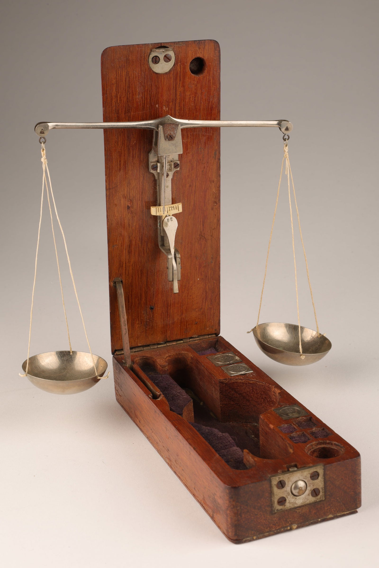 Vintage Balance Travelling Jewelry Gold Scale (1 of 7)