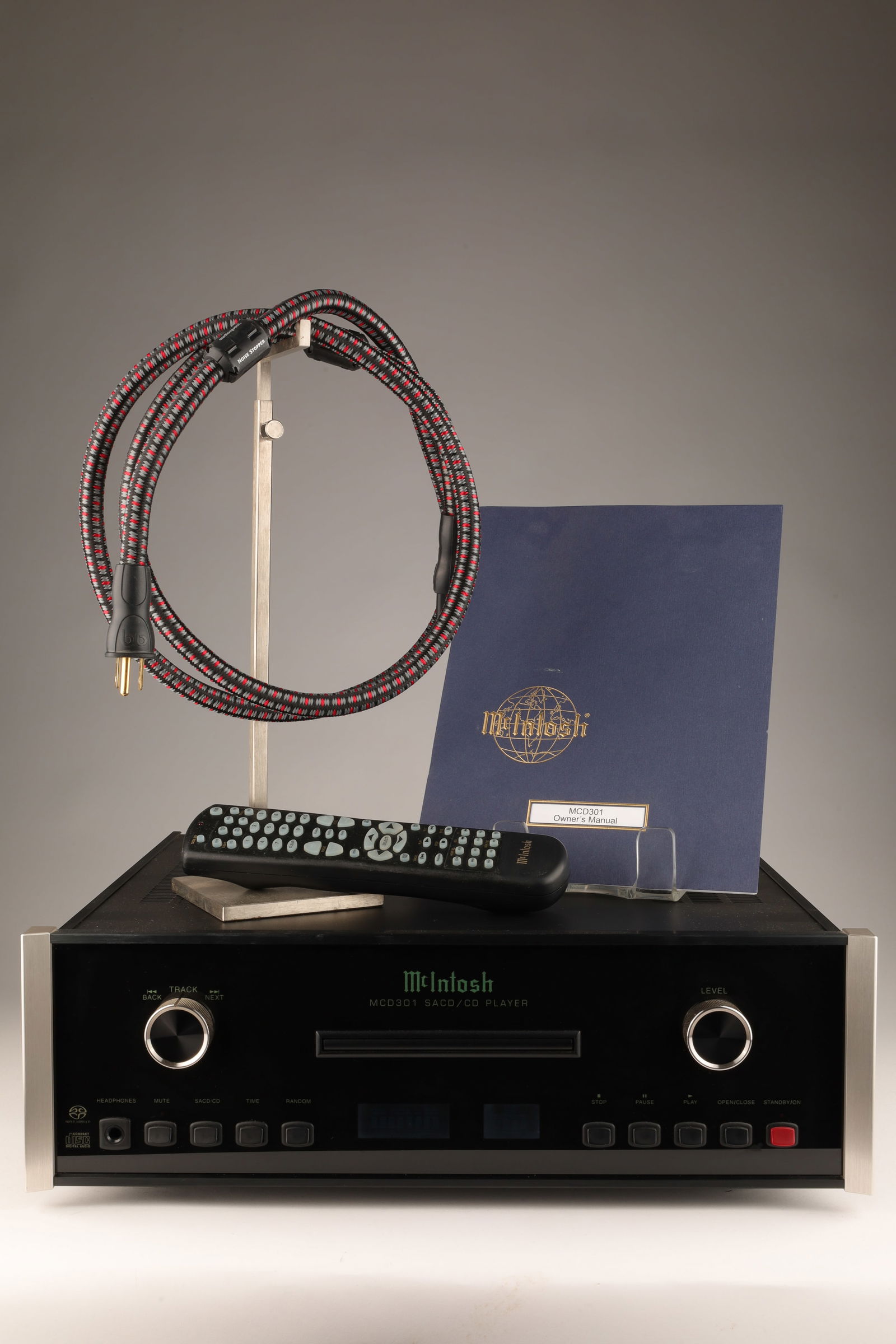 McIntosh MCD301 SACD/CD Player Digital PreAmp (1 of 14)