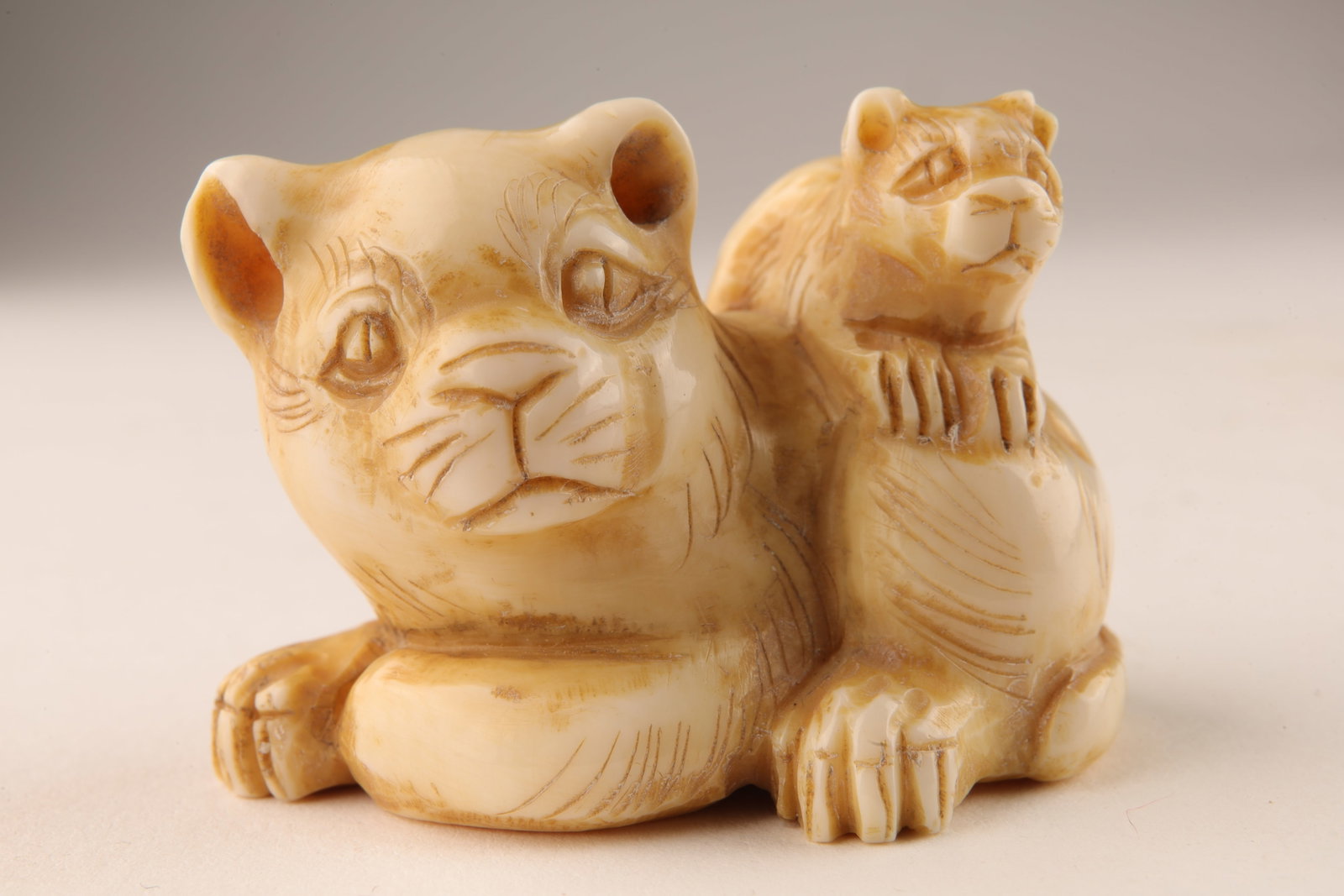 Signed Japanese Carved Netsuke Cat and Kitten: Signed Japanese Carved Netsuke Cat and Kitten. 2 L x 1.25 H x 1 inch deep. This item cannot be exported from Canada.