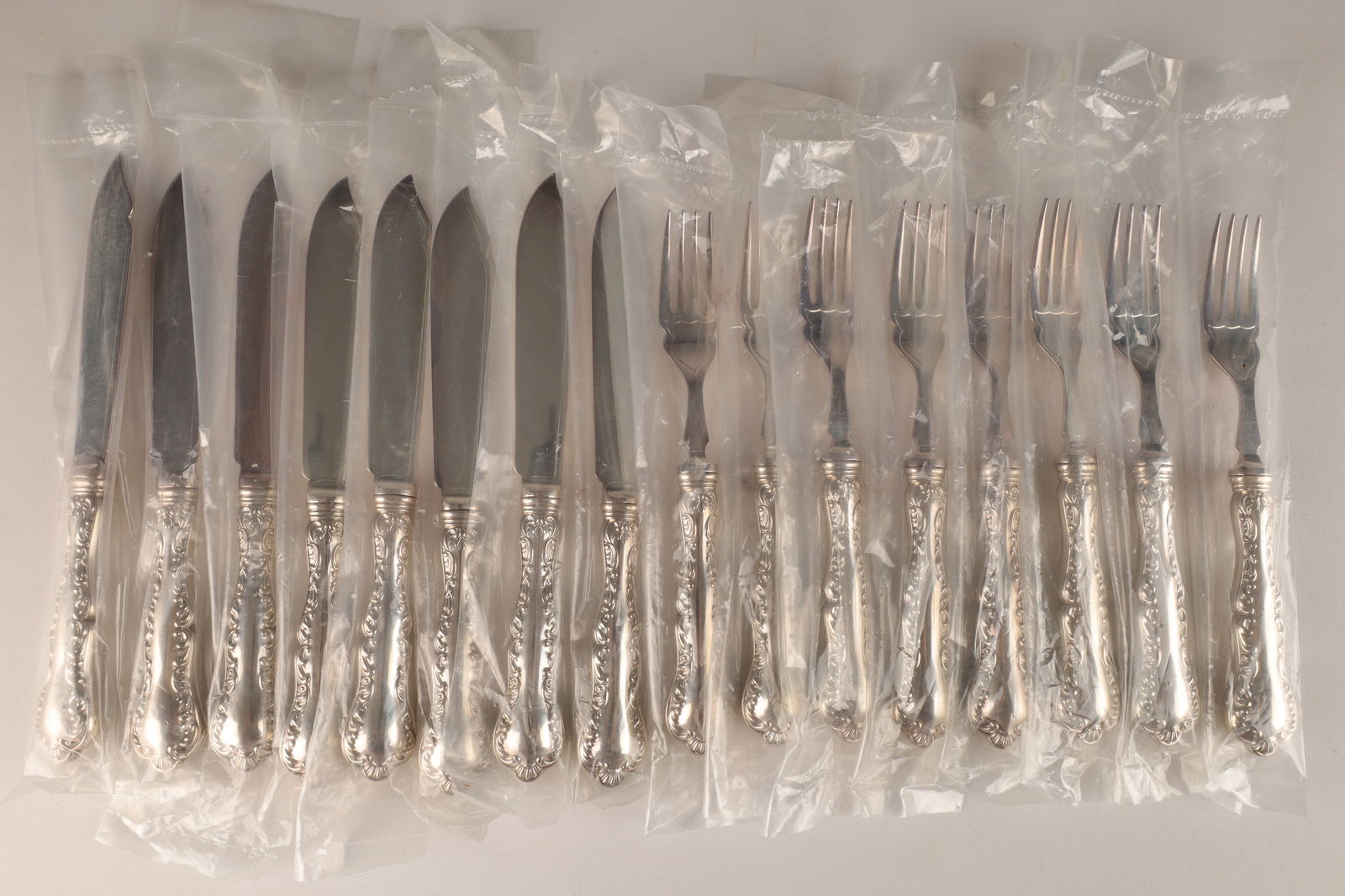 Birks Louis XV Sterling Silver Fish Set 8 Unopened (1 of 5)