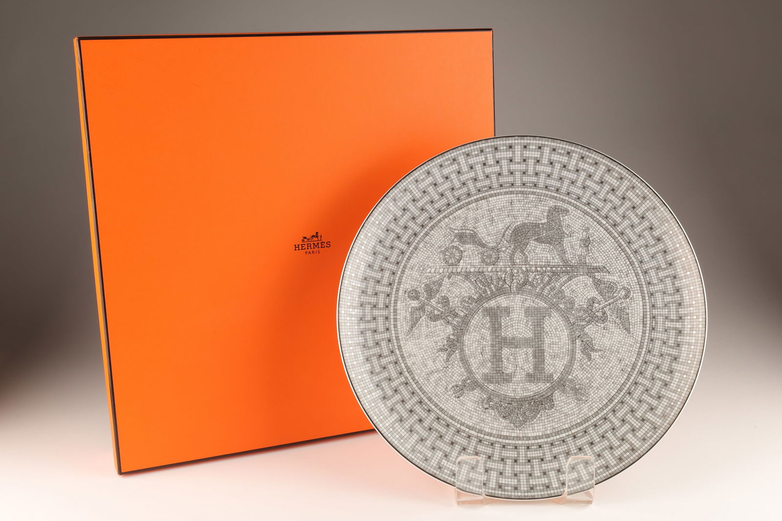 Hermes Mosaique Au 24 Platinum Tart Platter: Hermes Porcelain Mosaique Au 24 Platinum Tart Platter. New in Box, Made in France. Benoit Pierre Emery's design and geometric pattern in the Mosaique au 24 platinum collection reflects the original de