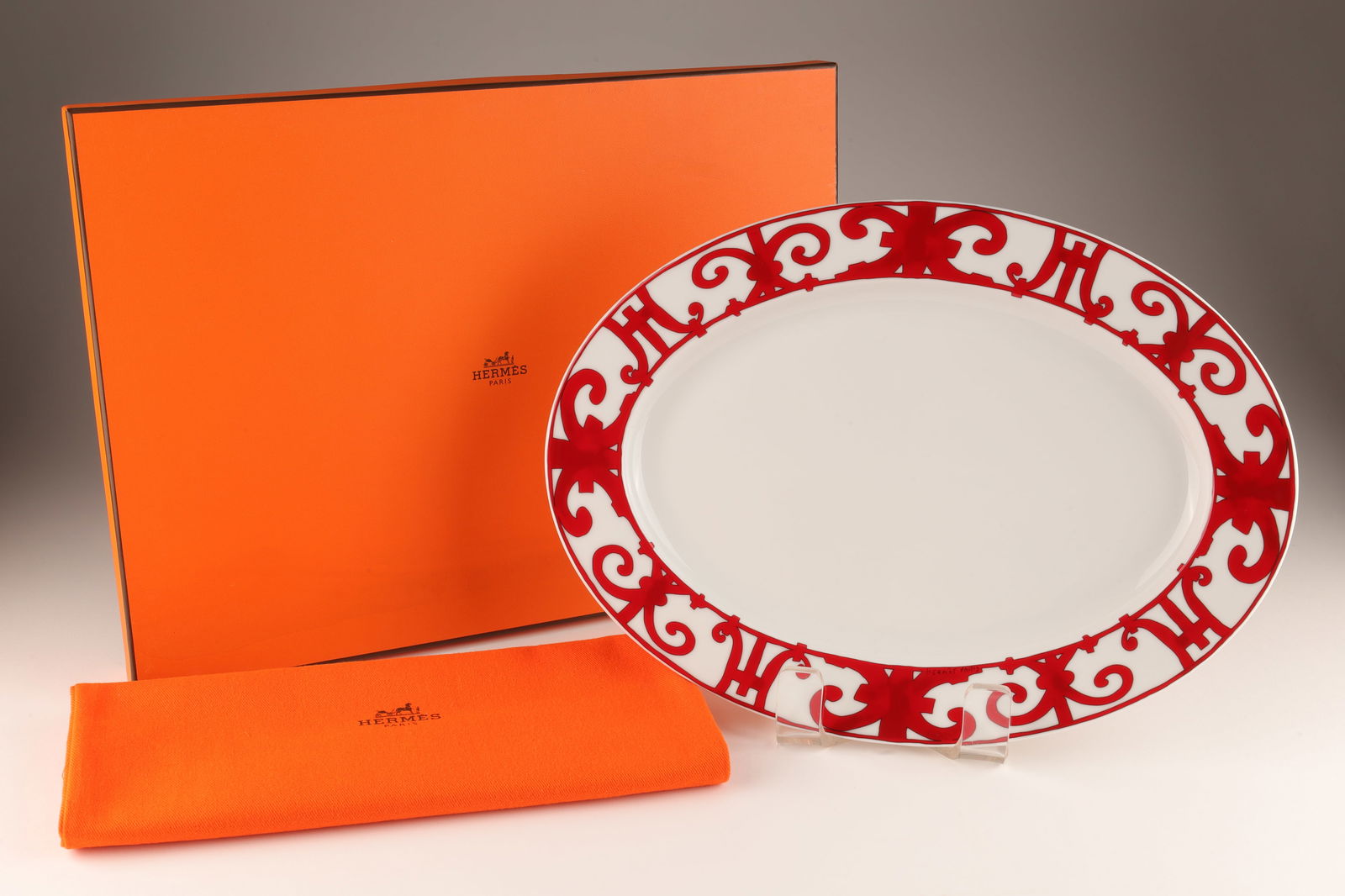 Hermes Balcon Du Guadalquivir Rouge Oval Platter: Hermes Porcelain Balcon Du Guadalquivir Rouge Small Oval Platter. New in box, made in France. Comprising 47 pieces for lunch, dinner, tea/coffee time and decorative objects, this flamboyant red set pa