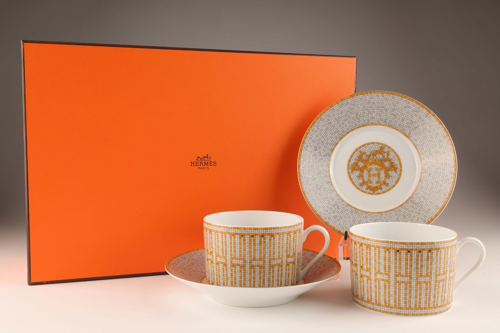 Set Hermes Mosaique Au 24 Or Tea Cups And Saucers (1 of 8)