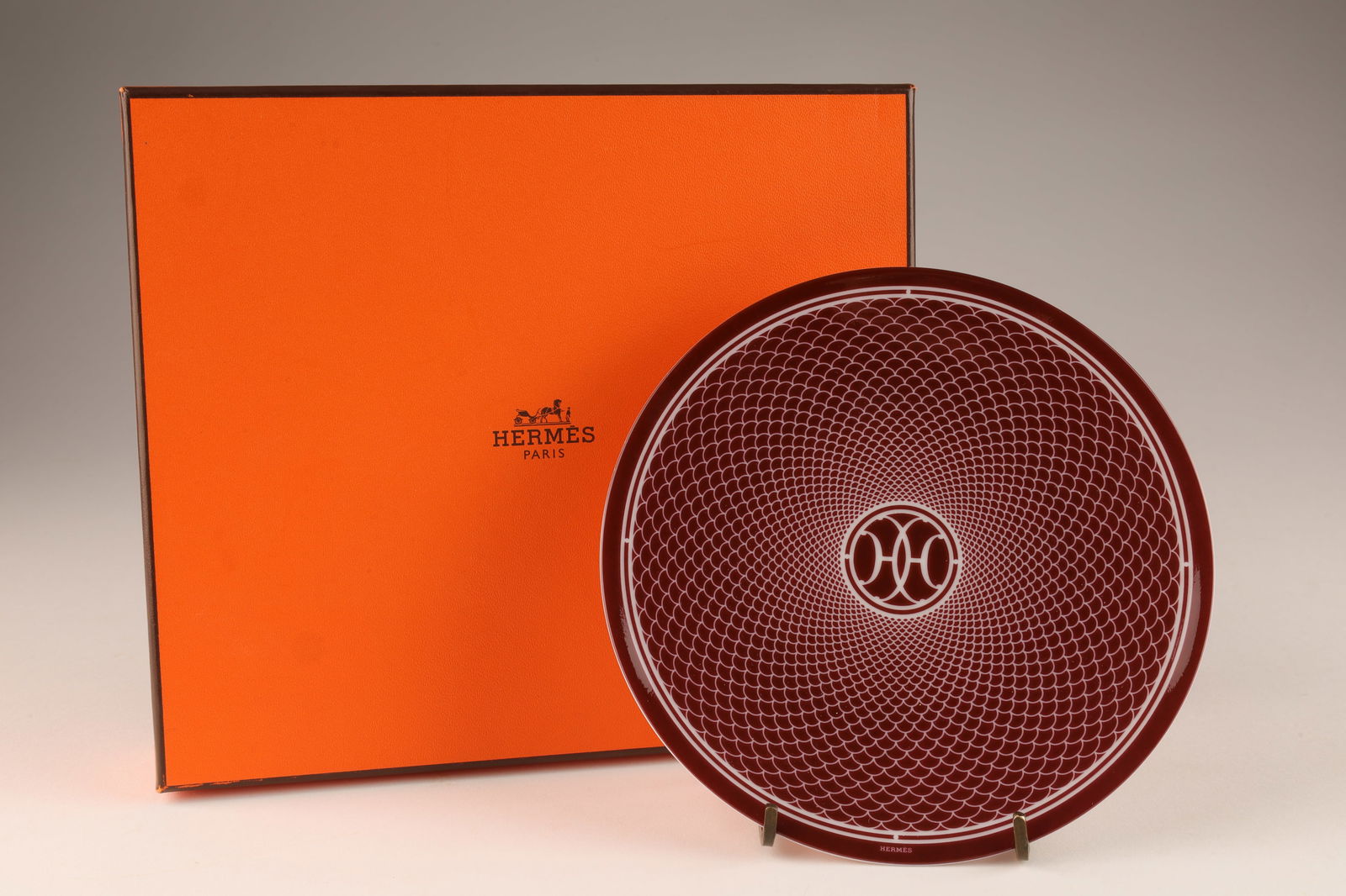 Hermes H Deco Rouge Bread and Butter Plate: Hermes Porcelain H Deco Rouge Bread and Butter Plate. New in box, made in France. Plate measures 5.5 inches diameter, box measures 6.5 x 7.5 x 2.75 inches H. The H Deco collection is inspired by the A