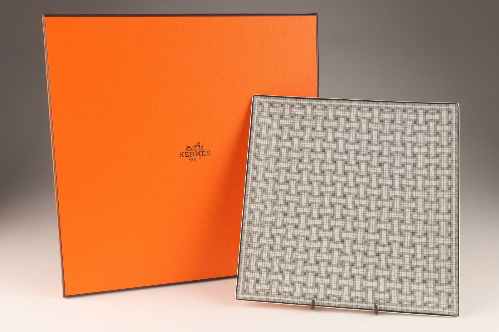 Hermes Mosaique Au 24 Platinum Square Plate No. 4: Hermes Porcelain Mosaique Au 24 Platinum Square Plate No. 4. New in box, made in France. Plate measures 7.75 x 7.75 inches, box measures 10 x 10 x 1 inch H. Benoit Pierre Emery's design and geometric