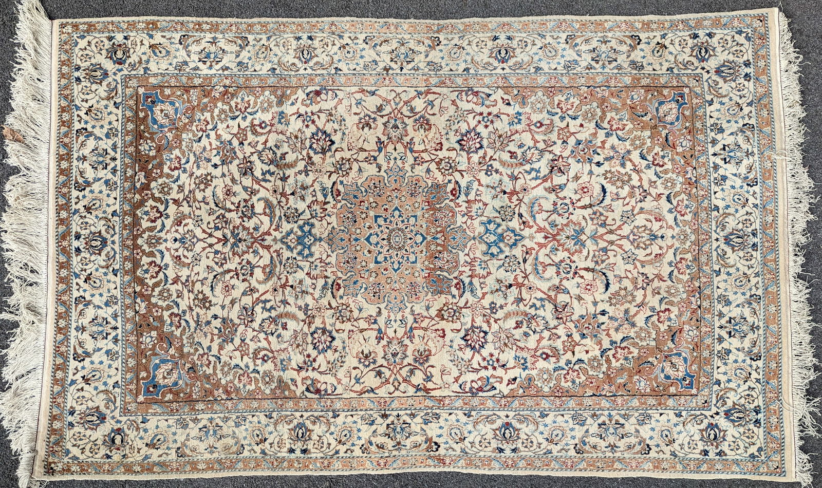 Middle Eastern Isfahan Wool Carpet Rug Shah Abbas (1 of 3)