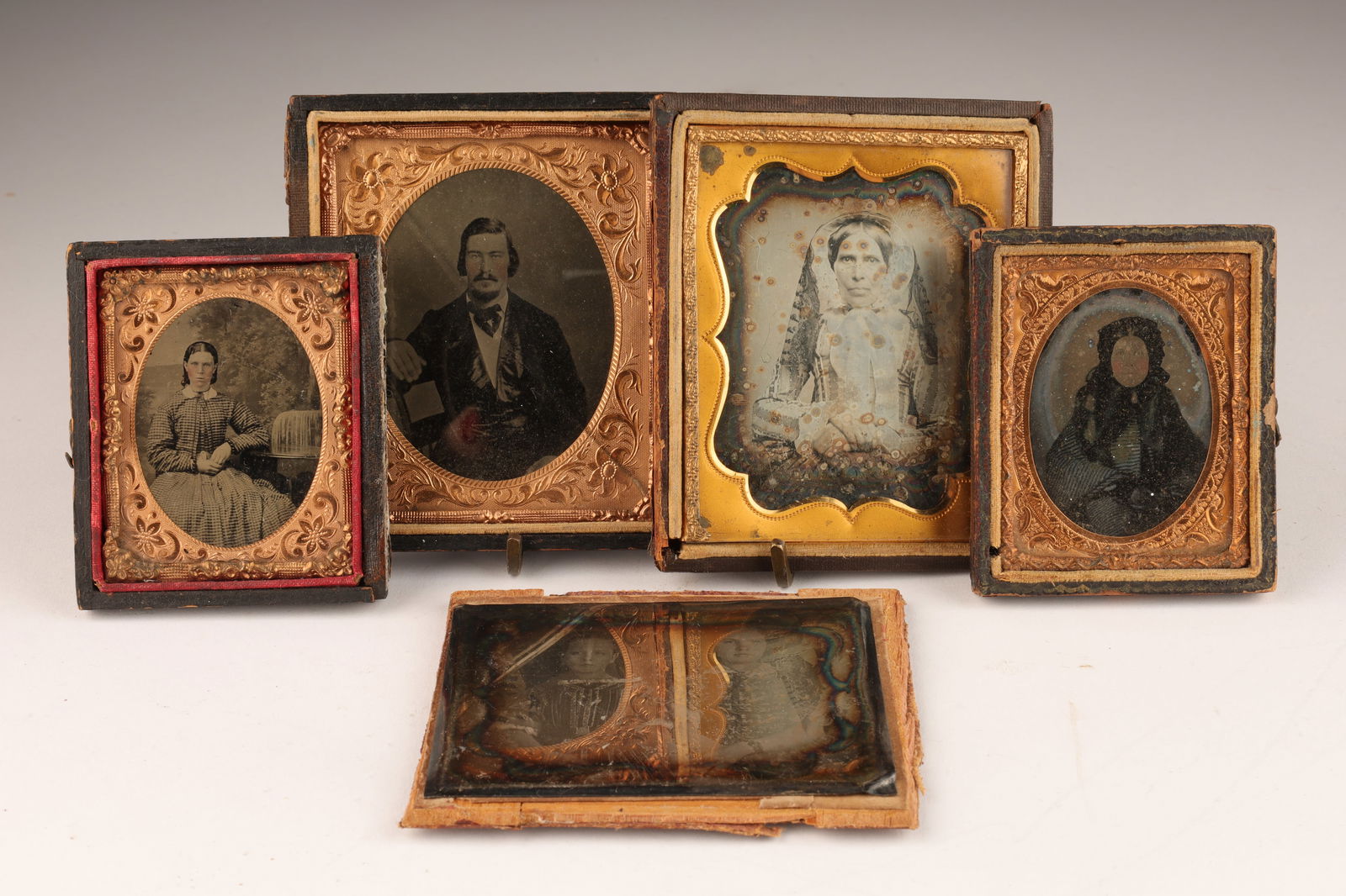 Collection of 5 Victorian Daguerreotypes in Cases (1 of 6)