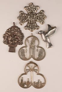 Lot of 5 Sterling Silver Christmas Ornaments: Lot of 5 Sterling Silver Christmas Ornaments, Lunt, Reed and Barton. 96 grams total weight. Shamrock ornament is actually a good luck whistle! All approximately 3 inches H.