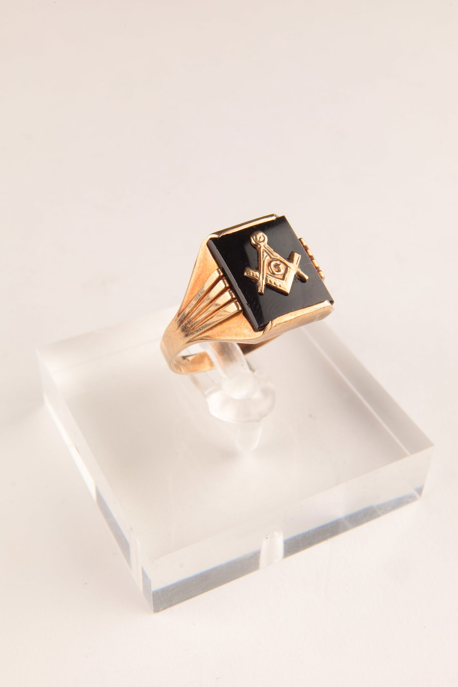 10K Gold and Black Onyx Masonic Ring Size 9.75 (1 of 7)