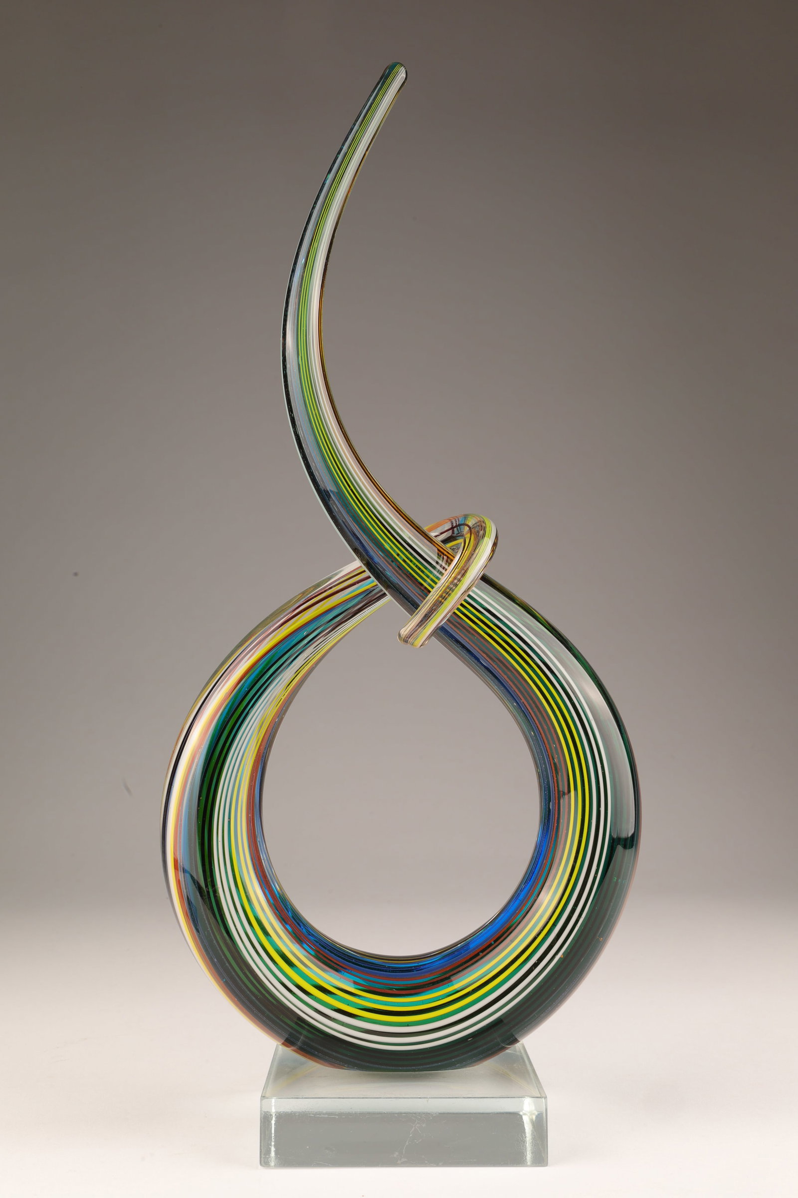 Art Glass Multicolour Sculpture Murano Love Knot: Art Glass Multicolour Sculpture Murano Love Knot. Unsigned, 6 inches W x 13 H x 3.25 deep.
