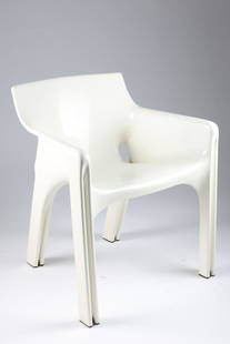 Italian Space Age Gaudi Armchair Vico Magestretti: Italian Space Age Gaudi Armchair by Vico Magestretti for Artemide. 29 inches H x 22.5 W x 23.5 deep, seat height 17.5 inches.