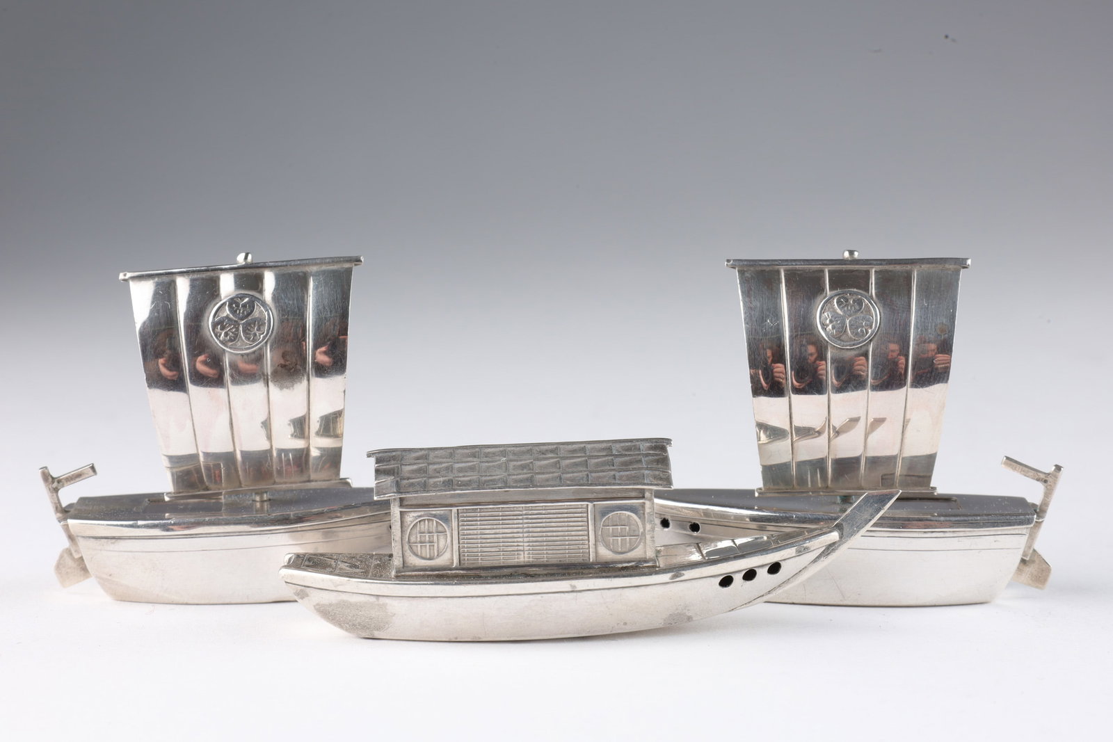 Set Japanese Sterling Silver Salt Shakers Boats: Set of 3 Japanese 950 Sterling Silver Salt Shakers, Boats. 2 inches H x 1.25 W, 40.3 g total weight.